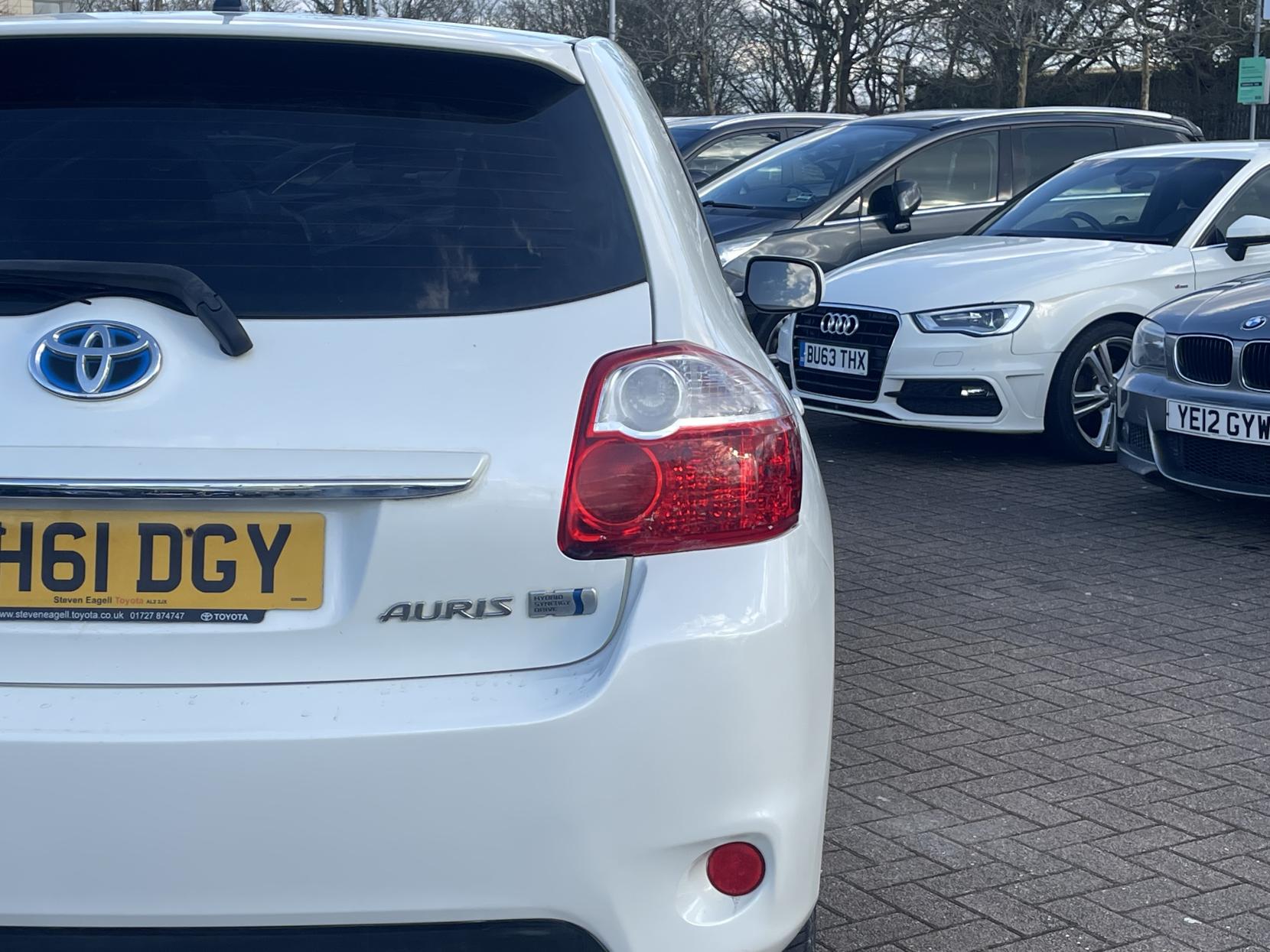 Toyota Auris 1.8 VVT-h T Spirit Hatchback 5dr Petrol Hybrid CVT Euro 5 (s/s) (136 ps)