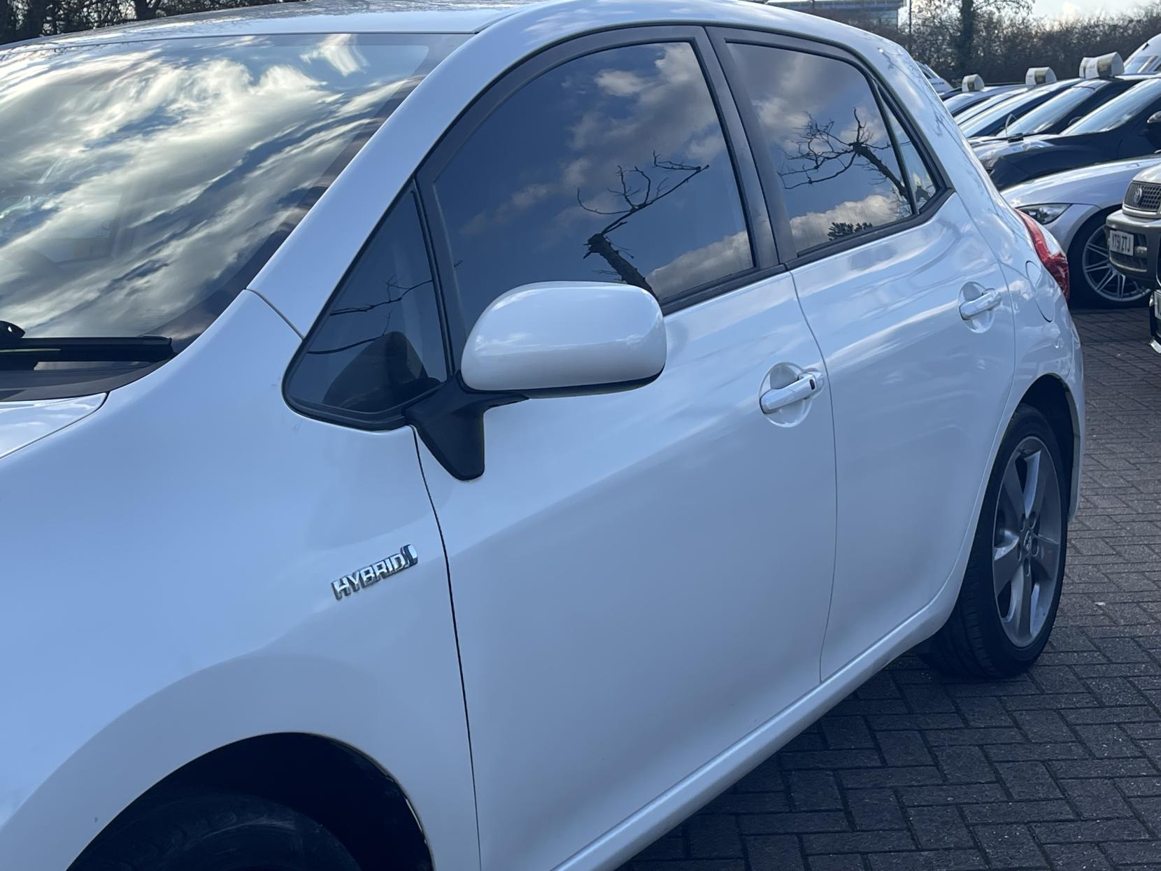 Toyota Auris 1.8 VVT-h T Spirit Hatchback 5dr Petrol Hybrid CVT Euro 5 (s/s) (136 ps)