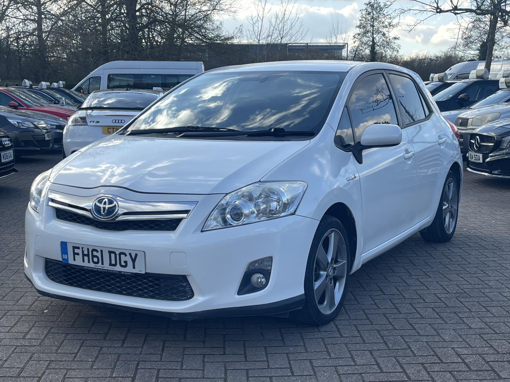 Toyota Auris 1.8 VVT-h T Spirit Hatchback 5dr Petrol Hybrid CVT Euro 5 (s/s) (136 ps)
