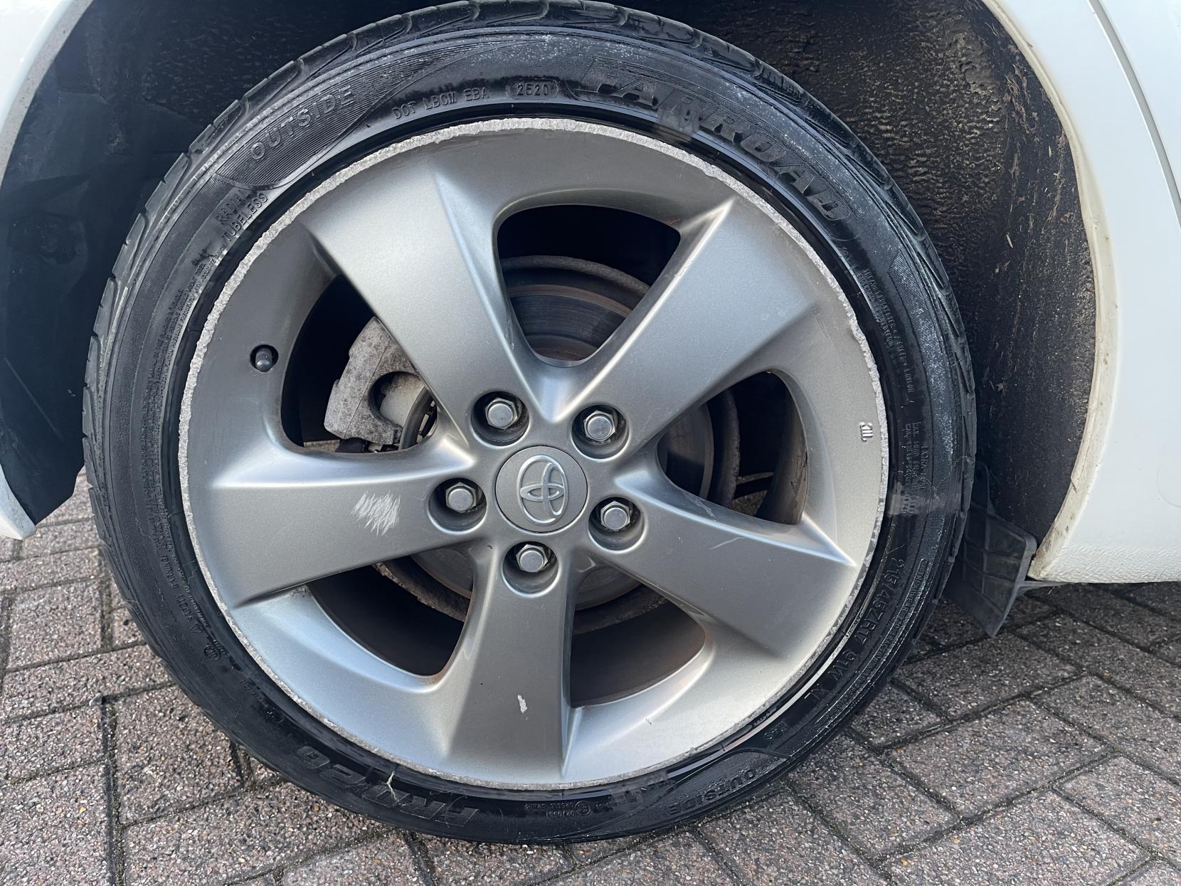 Toyota Auris 1.8 VVT-h T Spirit Hatchback 5dr Petrol Hybrid CVT Euro 5 (s/s) (136 ps)