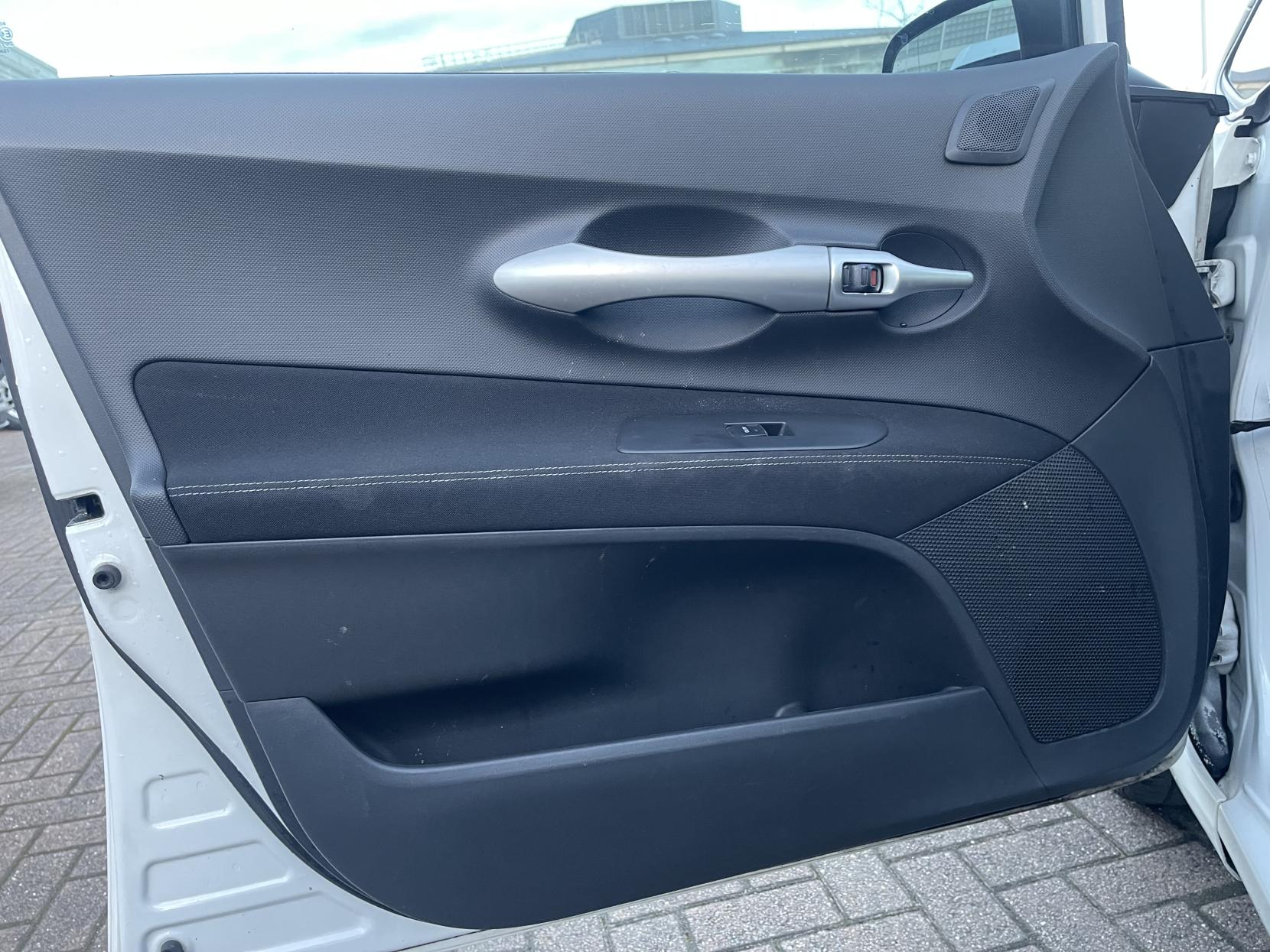 Toyota Auris 1.8 VVT-h T Spirit Hatchback 5dr Petrol Hybrid CVT Euro 5 (s/s) (136 ps)