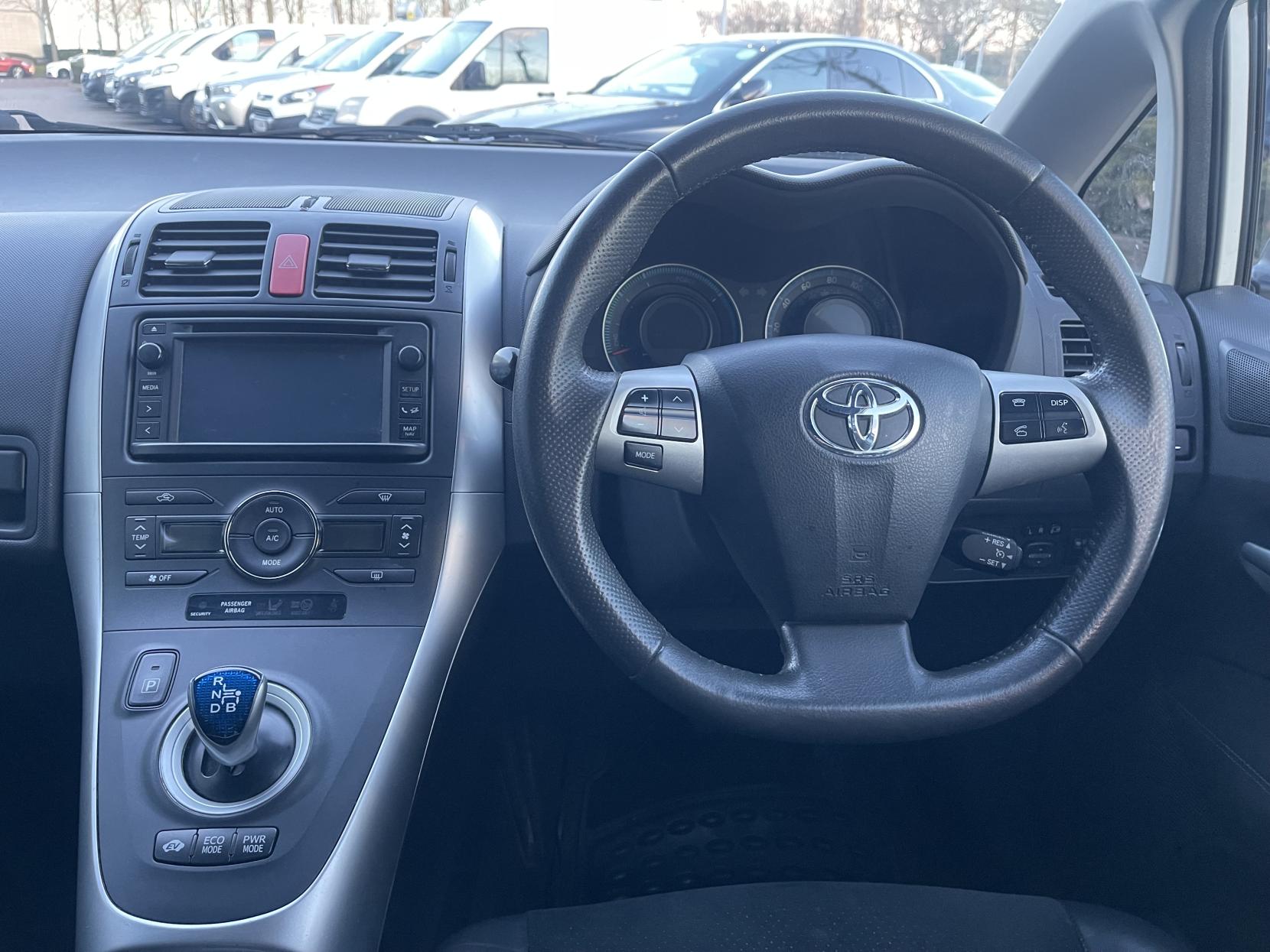 Toyota Auris 1.8 VVT-h T Spirit Hatchback 5dr Petrol Hybrid CVT Euro 5 (s/s) (136 ps)