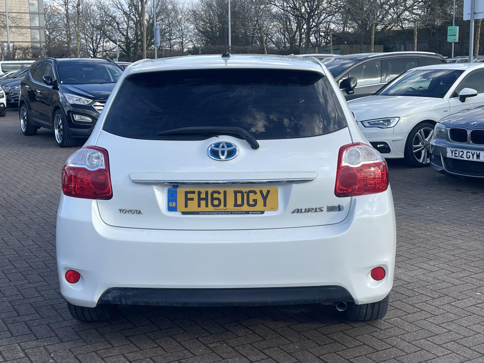 Toyota Auris 1.8 VVT-h T Spirit Hatchback 5dr Petrol Hybrid CVT Euro 5 (s/s) (136 ps)