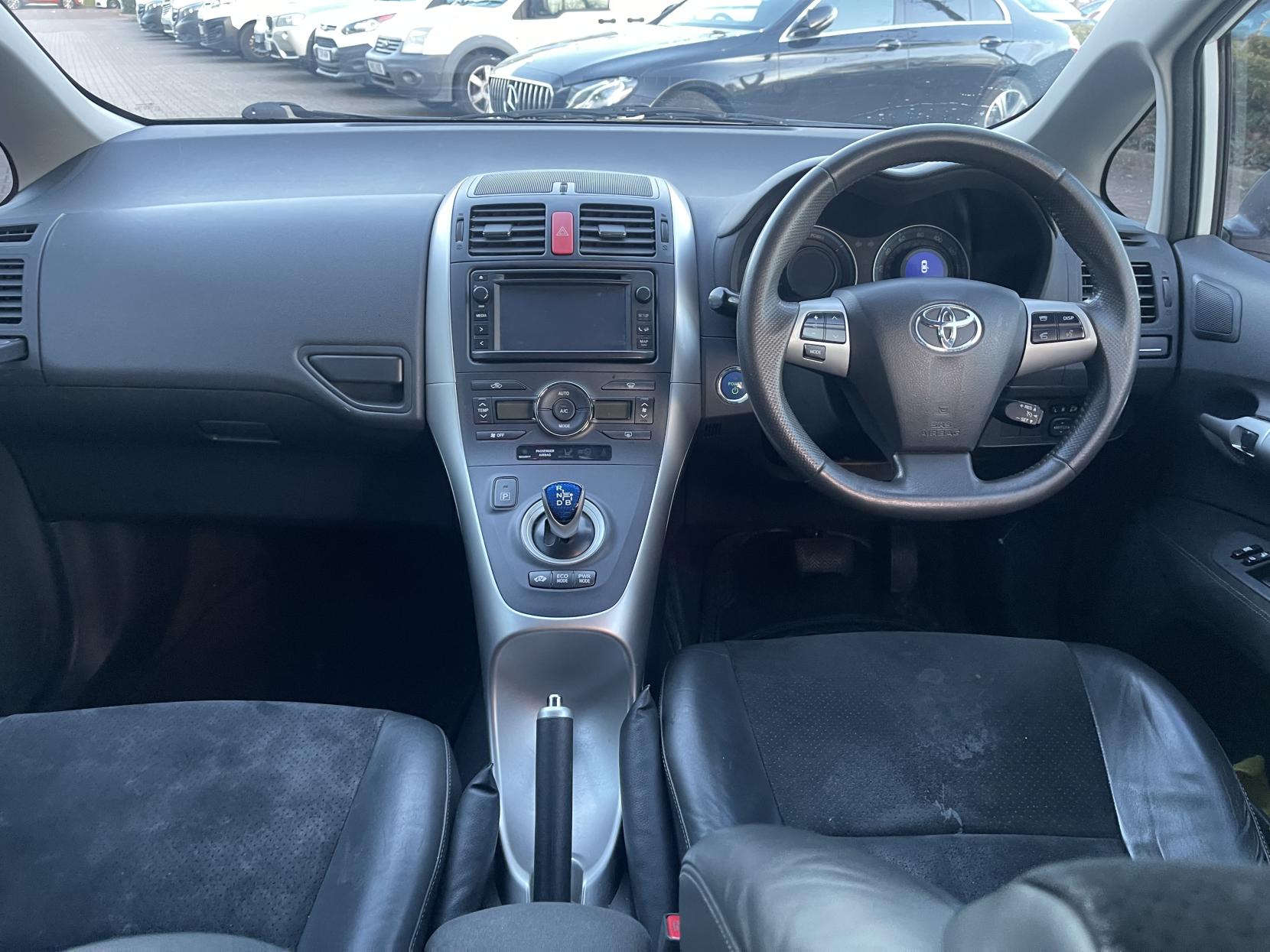 Toyota Auris 1.8 VVT-h T Spirit Hatchback 5dr Petrol Hybrid CVT Euro 5 (s/s) (136 ps)