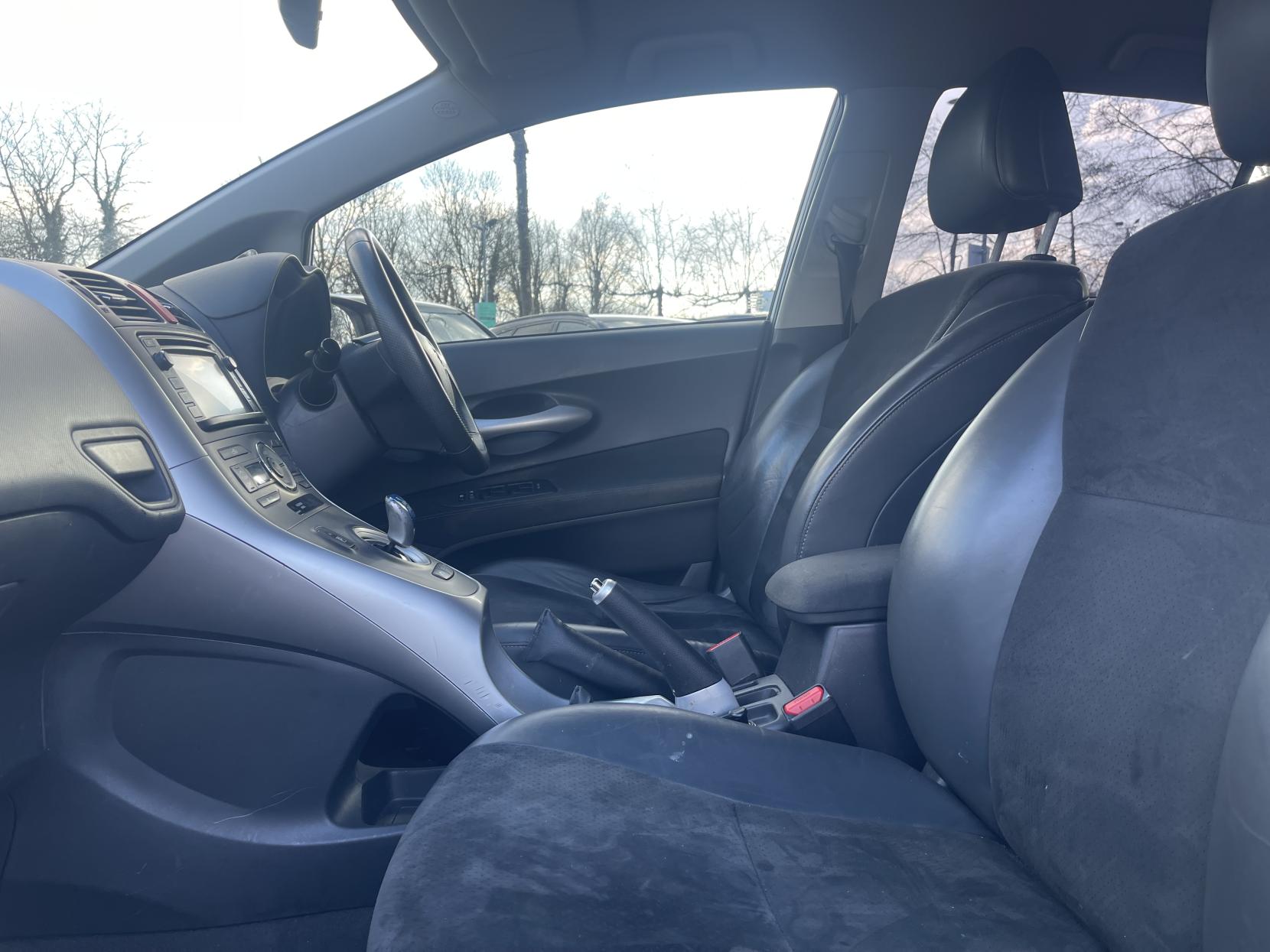 Toyota Auris 1.8 VVT-h T Spirit Hatchback 5dr Petrol Hybrid CVT Euro 5 (s/s) (136 ps)