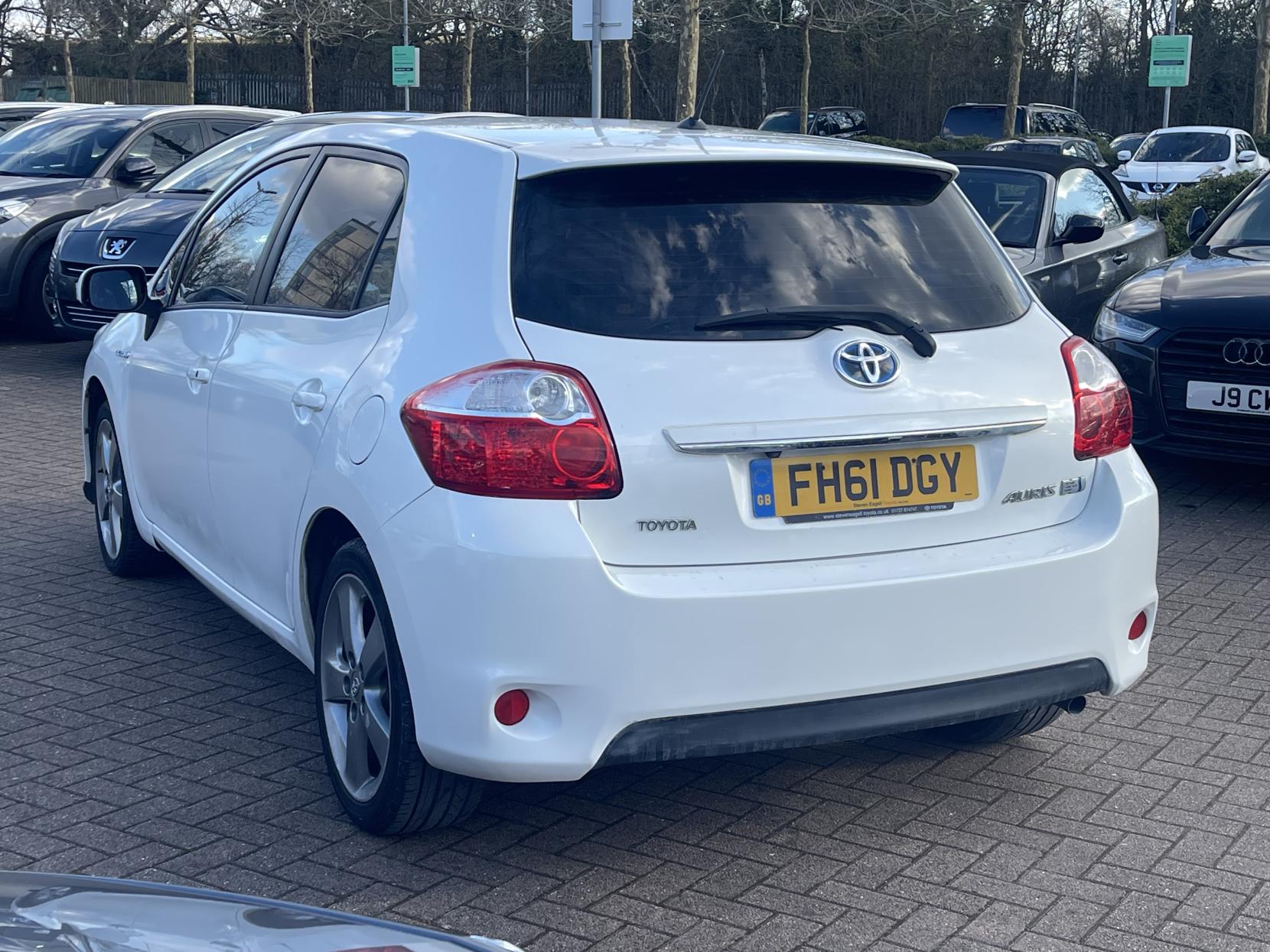 Toyota Auris 1.8 VVT-h T Spirit Hatchback 5dr Petrol Hybrid CVT Euro 5 (s/s) (136 ps)