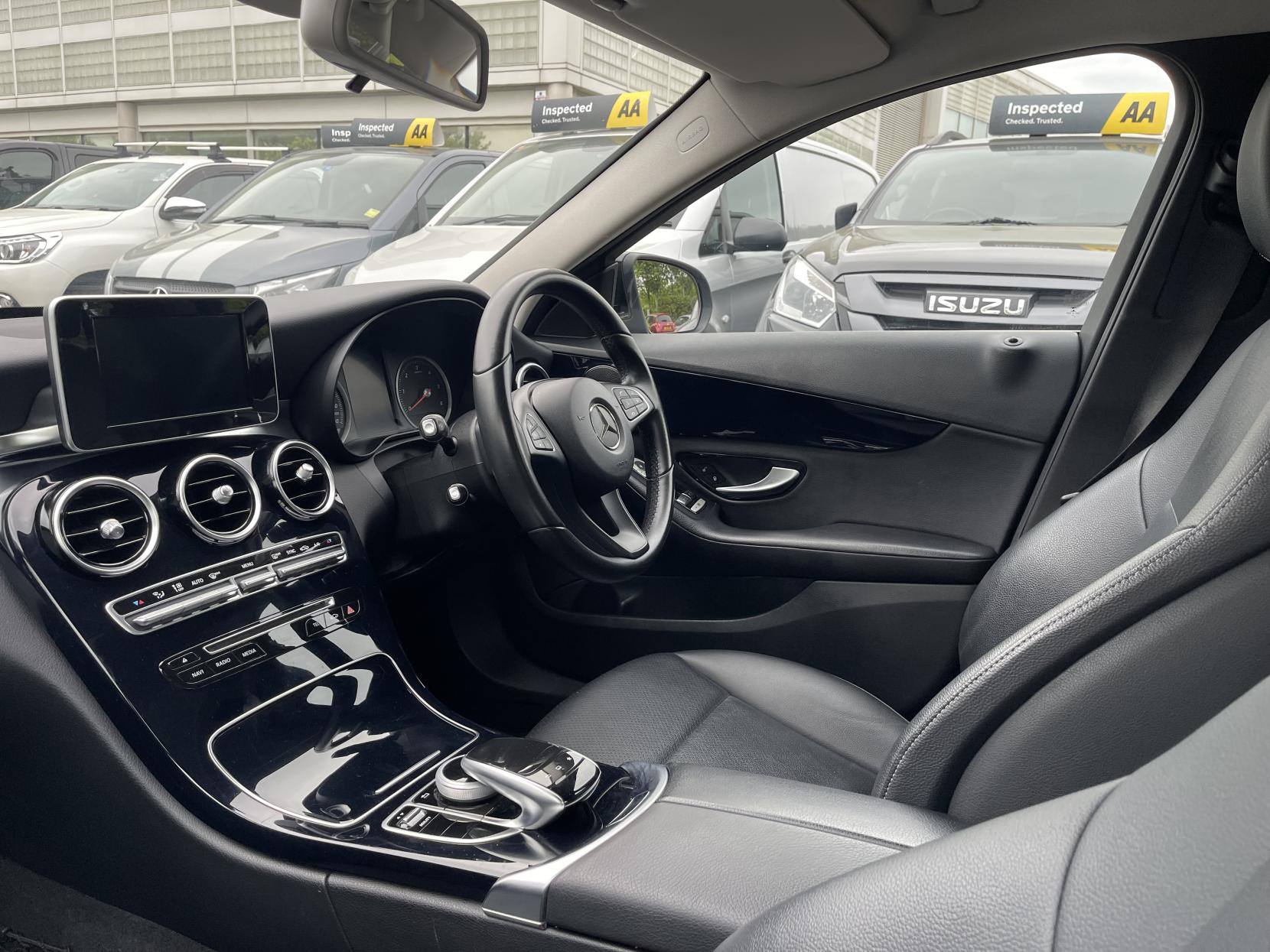 Mercedes-Benz C Class 2.1 C220 BlueTEC SE Saloon 4dr Diesel G-Tronic+ Euro 6 (s/s) (170 ps)