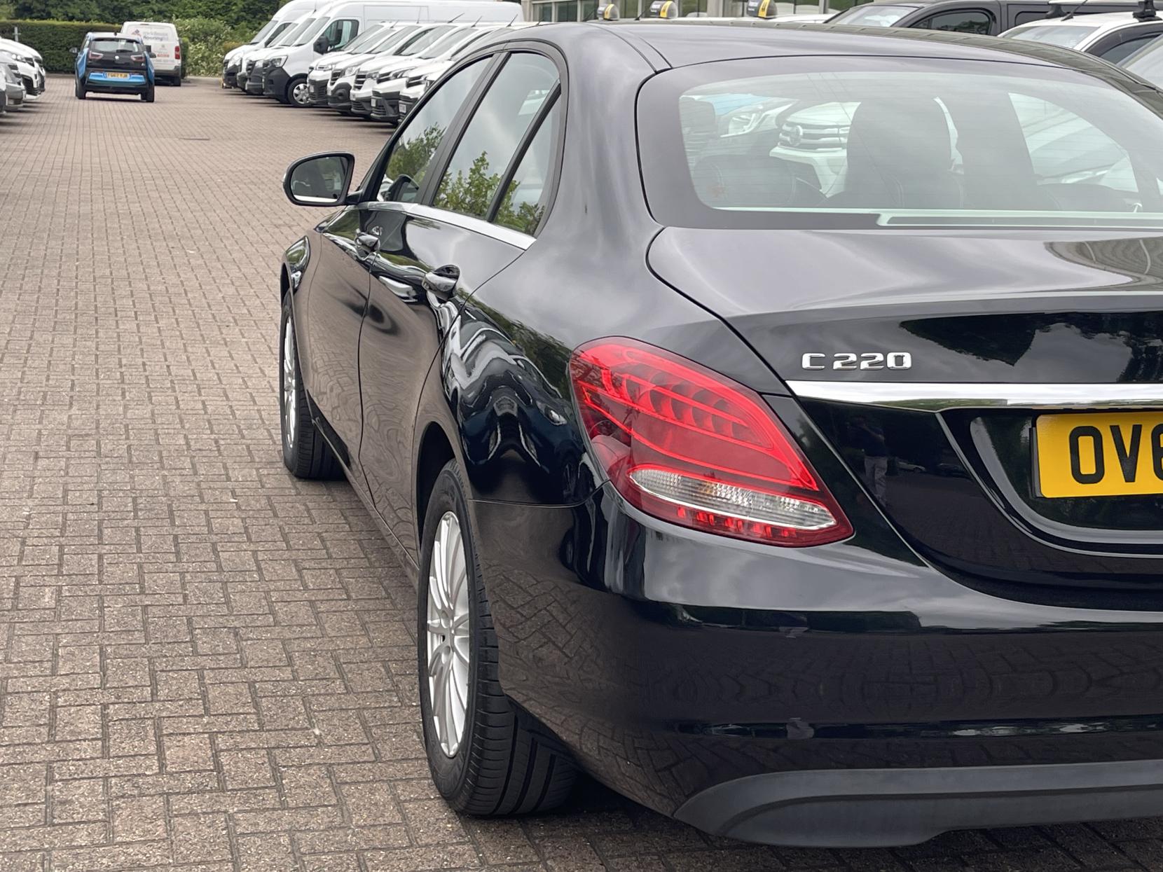 Mercedes-Benz C Class 2.1 C220 BlueTEC SE Saloon 4dr Diesel G-Tronic+ Euro 6 (s/s) (170 ps)