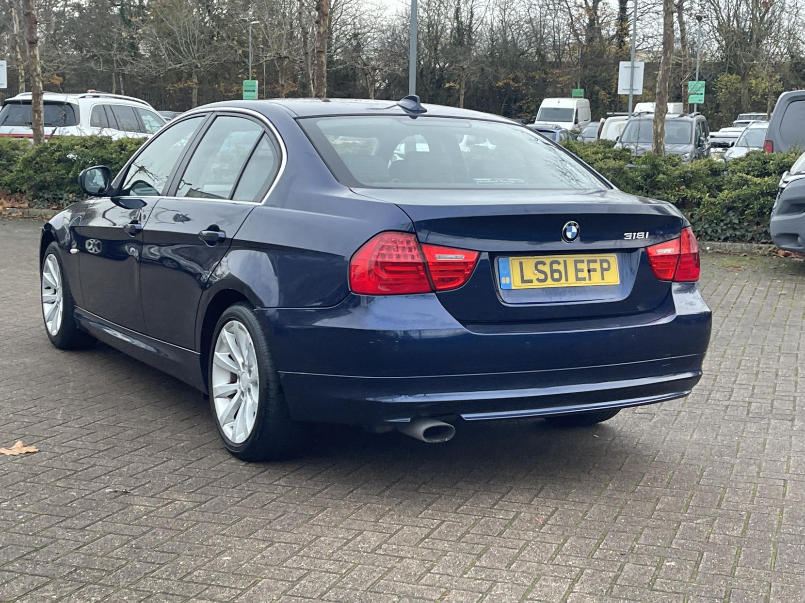 BMW 3 Series 2.0 318i Exclusive Edition Saloon 4dr Petrol Steptronic Euro 5 (143 ps)