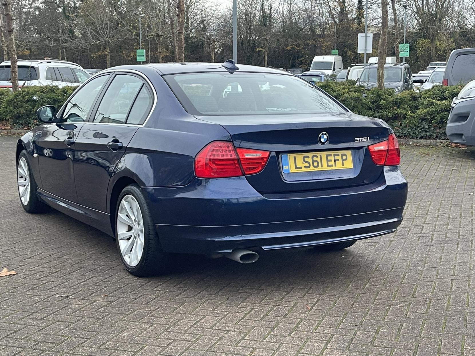 BMW 3 Series 2.0 318i Exclusive Edition Saloon 4dr Petrol Steptronic Euro 5 (143 ps)