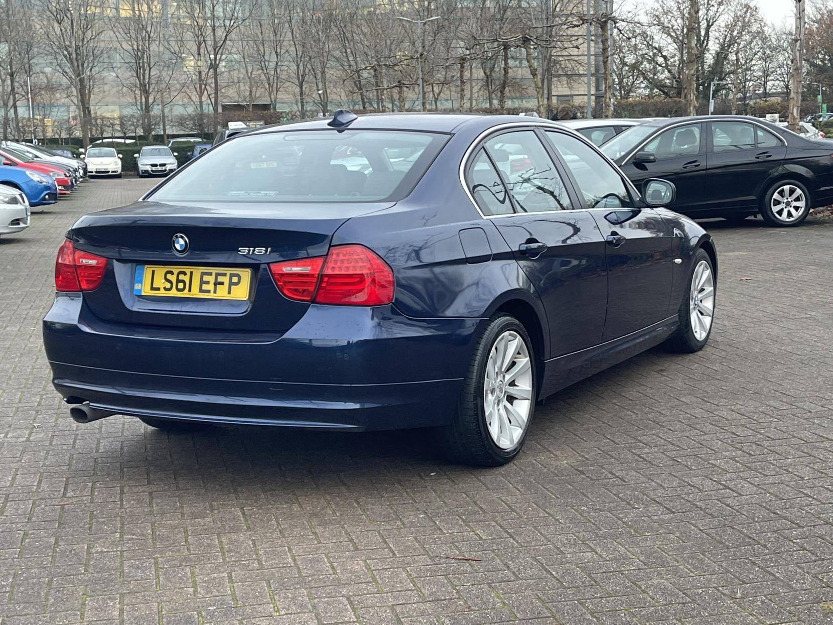 BMW 3 Series 2.0 318i Exclusive Edition Saloon 4dr Petrol Steptronic Euro 5 (143 ps)