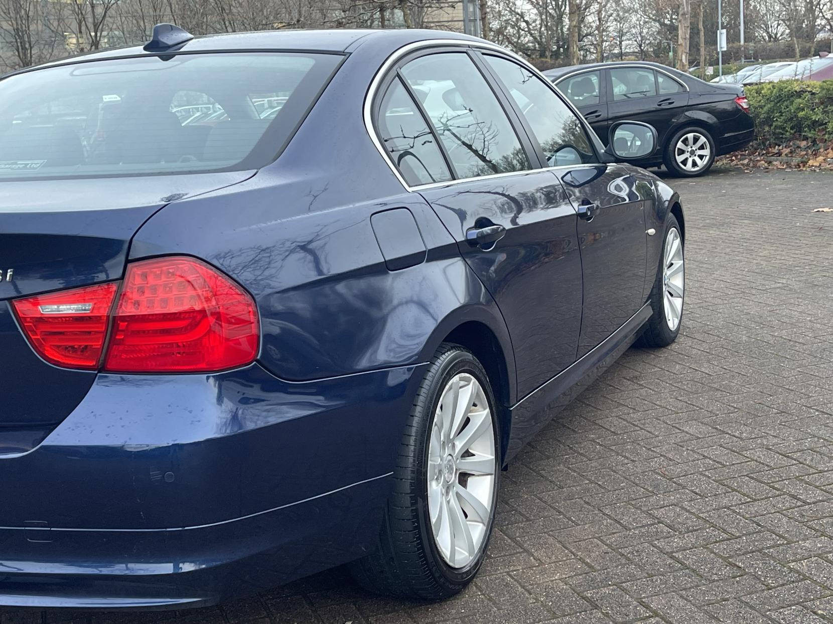 BMW 3 Series 2.0 318i Exclusive Edition Saloon 4dr Petrol Steptronic Euro 5 (143 ps)