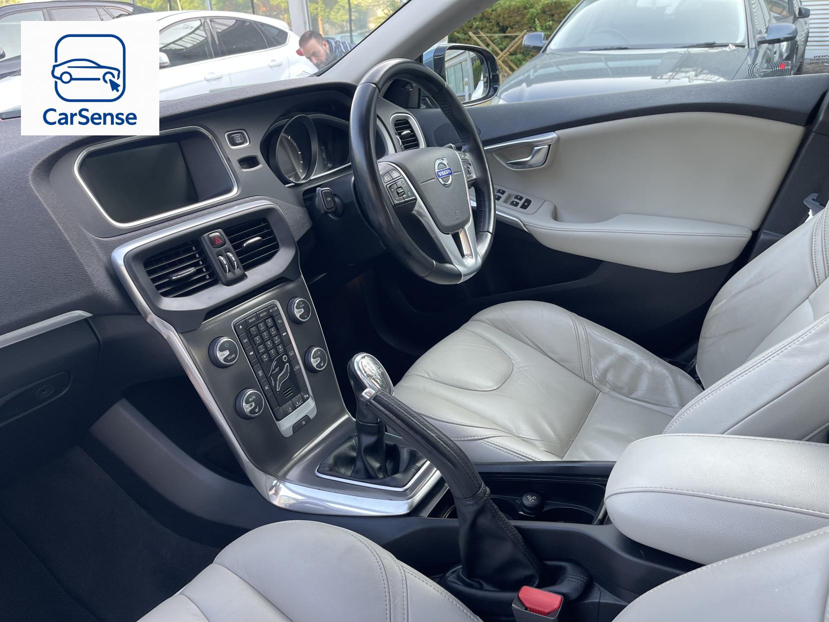 Volvo V40 2.0 D3 SE Lux Nav Hatchback 5dr Diesel Manual Euro 5 (s/s) (150 ps)