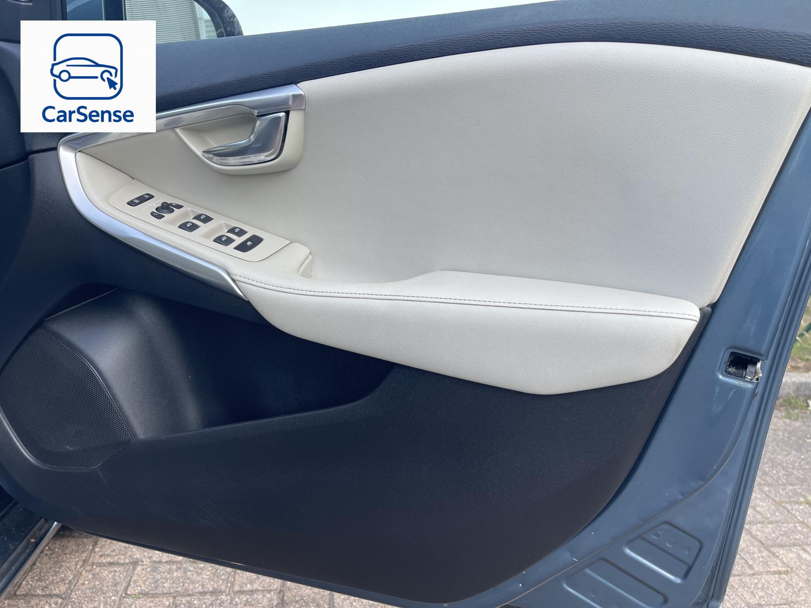 Volvo V40 2.0 D3 SE Lux Nav Hatchback 5dr Diesel Manual Euro 5 (s/s) (150 ps)