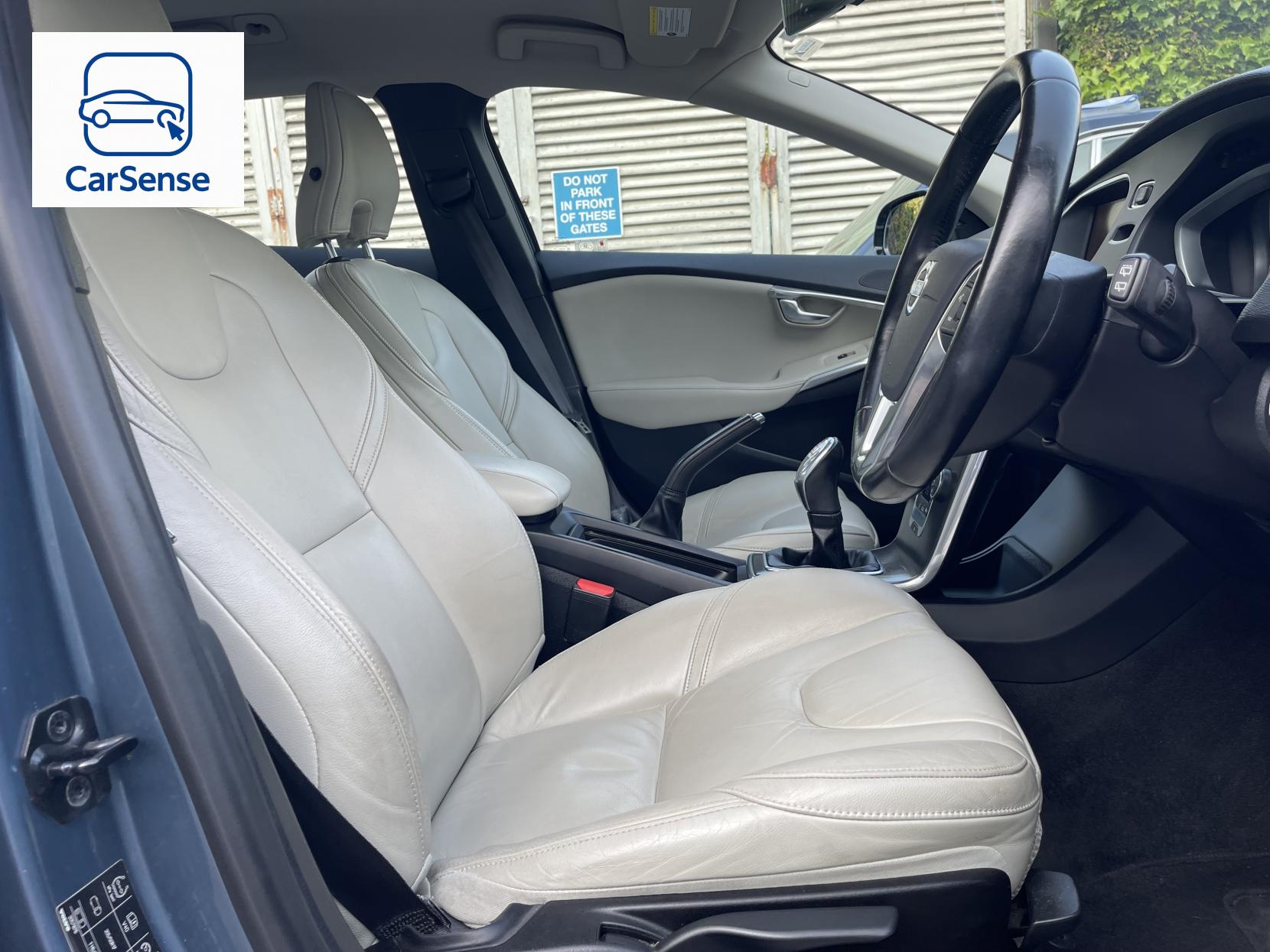 Volvo V40 2.0 D3 SE Lux Nav Hatchback 5dr Diesel Manual Euro 5 (s/s) (150 ps)