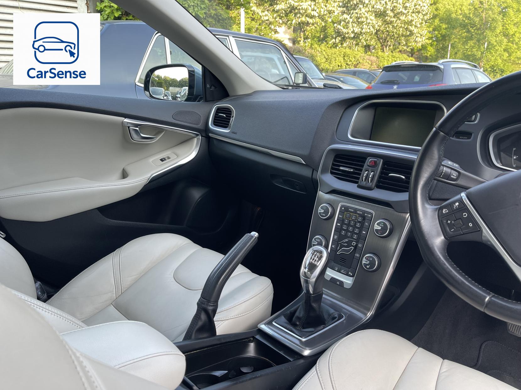 Volvo V40 2.0 D3 SE Lux Nav Hatchback 5dr Diesel Manual Euro 5 (s/s) (150 ps)