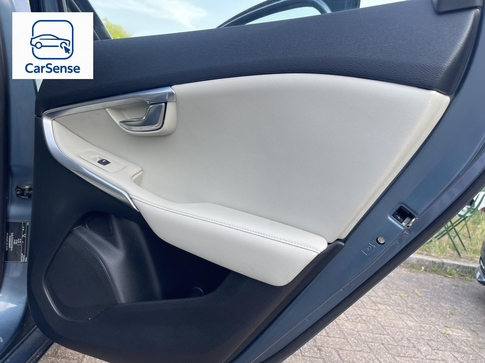 Volvo V40 2.0 D3 SE Lux Nav Hatchback 5dr Diesel Manual Euro 5 (s/s) (150 ps)
