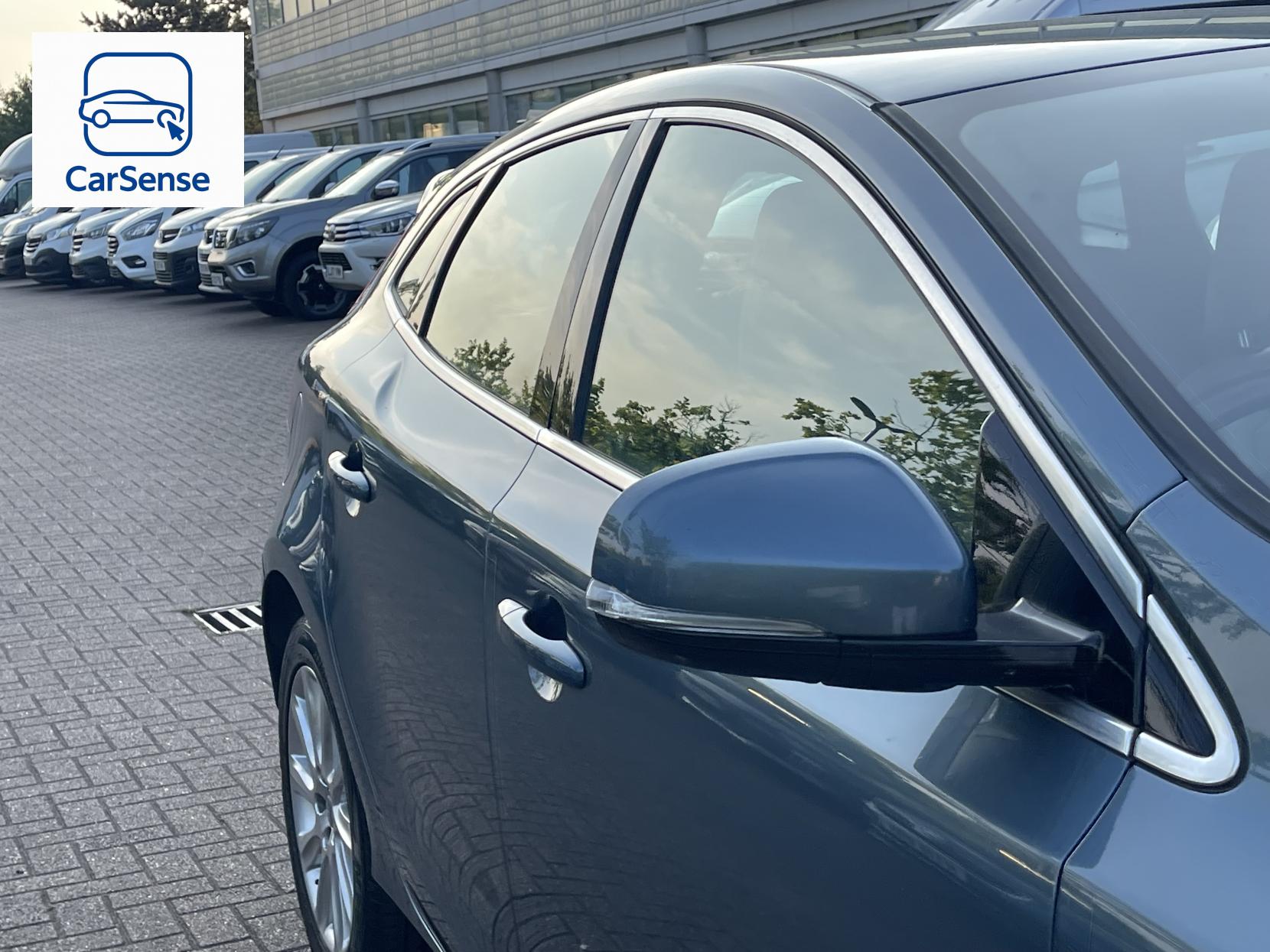Volvo V40 2.0 D3 SE Lux Nav Hatchback 5dr Diesel Manual Euro 5 (s/s) (150 ps)