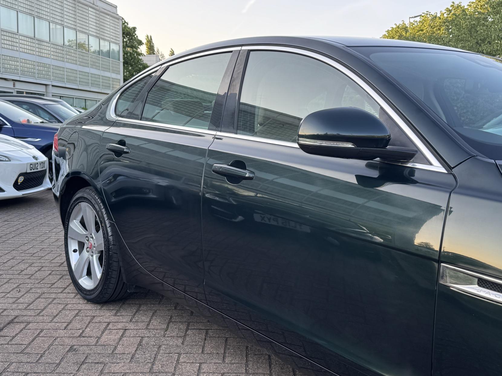 Jaguar XF 2.0d Portfolio Saloon 4dr Diesel Auto Euro 6 (s/s) (180 ps)