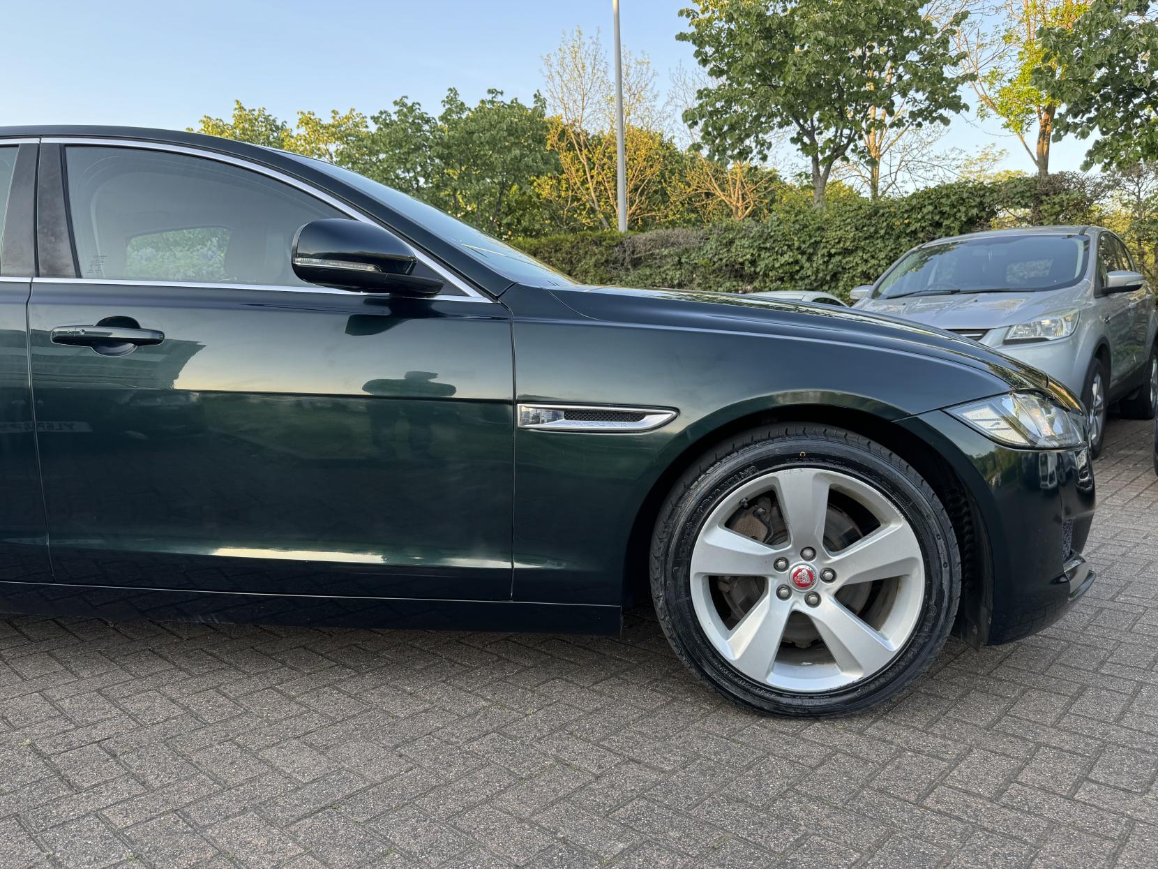 Jaguar XF 2.0d Portfolio Saloon 4dr Diesel Auto Euro 6 (s/s) (180 ps)