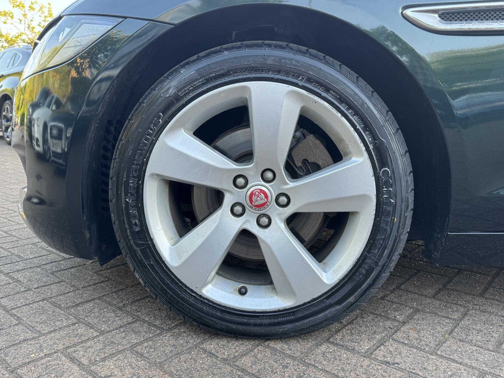 Jaguar XF 2.0d Portfolio Saloon 4dr Diesel Auto Euro 6 (s/s) (180 ps)