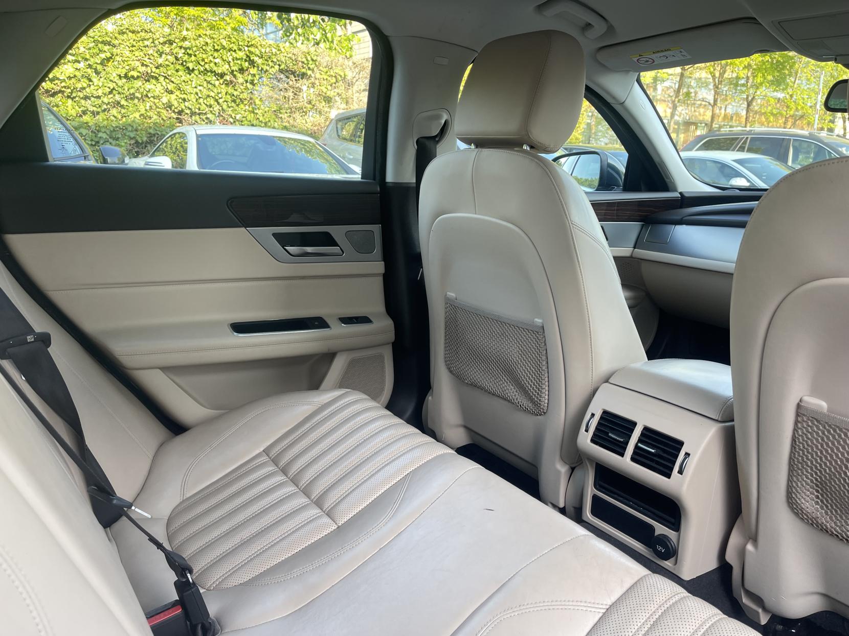 Jaguar XF 2.0d Portfolio Saloon 4dr Diesel Auto Euro 6 (s/s) (180 ps)
