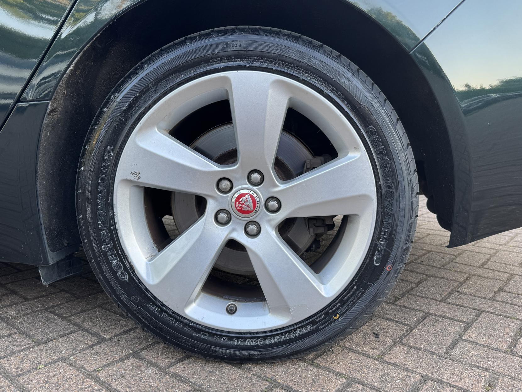 Jaguar XF 2.0d Portfolio Saloon 4dr Diesel Auto Euro 6 (s/s) (180 ps)