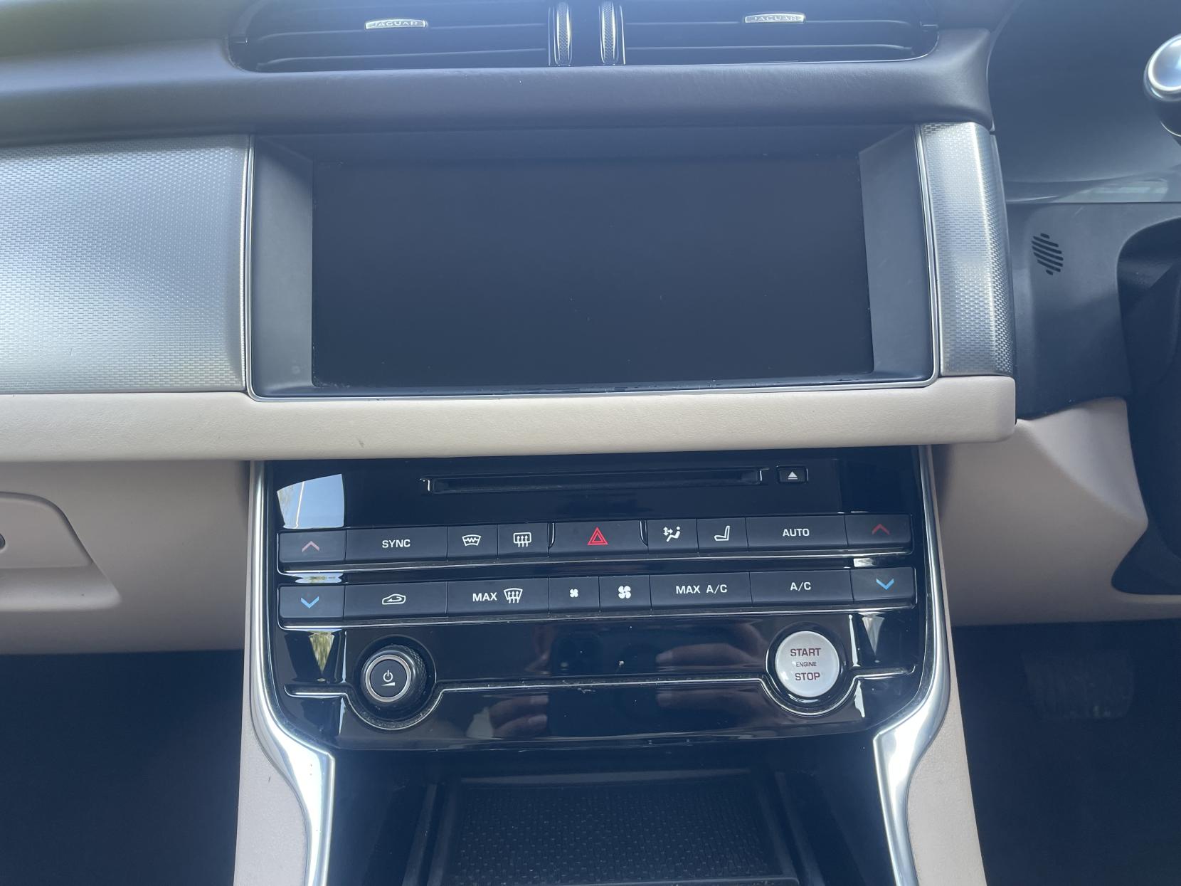 Jaguar XF 2.0d Portfolio Saloon 4dr Diesel Auto Euro 6 (s/s) (180 ps)