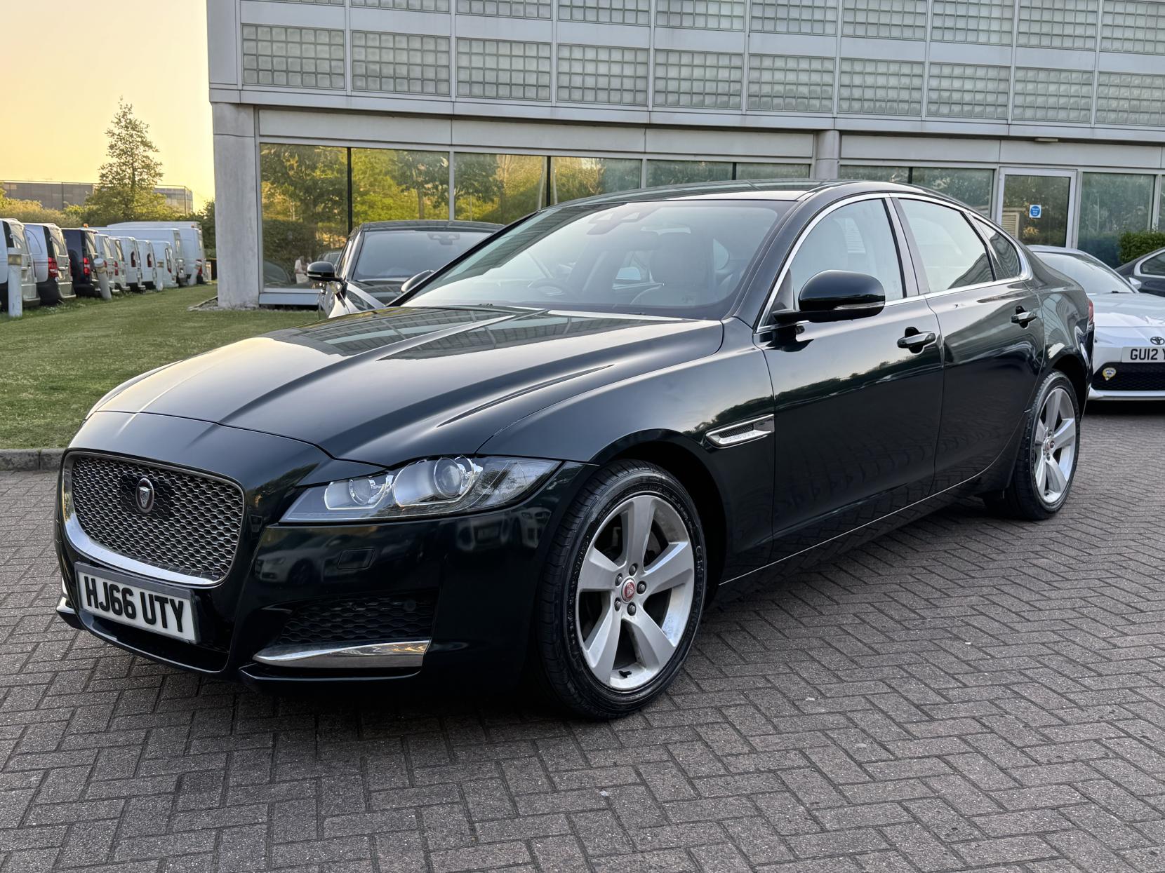 Jaguar XF 2.0d Portfolio Saloon 4dr Diesel Auto Euro 6 (s/s) (180 ps)