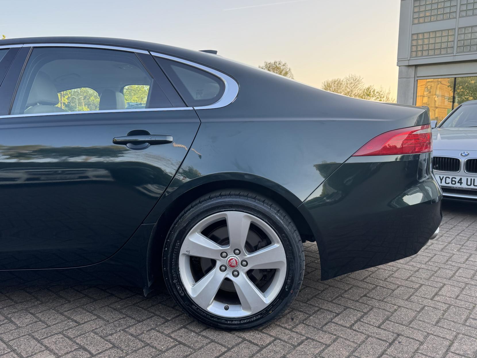Jaguar XF 2.0d Portfolio Saloon 4dr Diesel Auto Euro 6 (s/s) (180 ps)