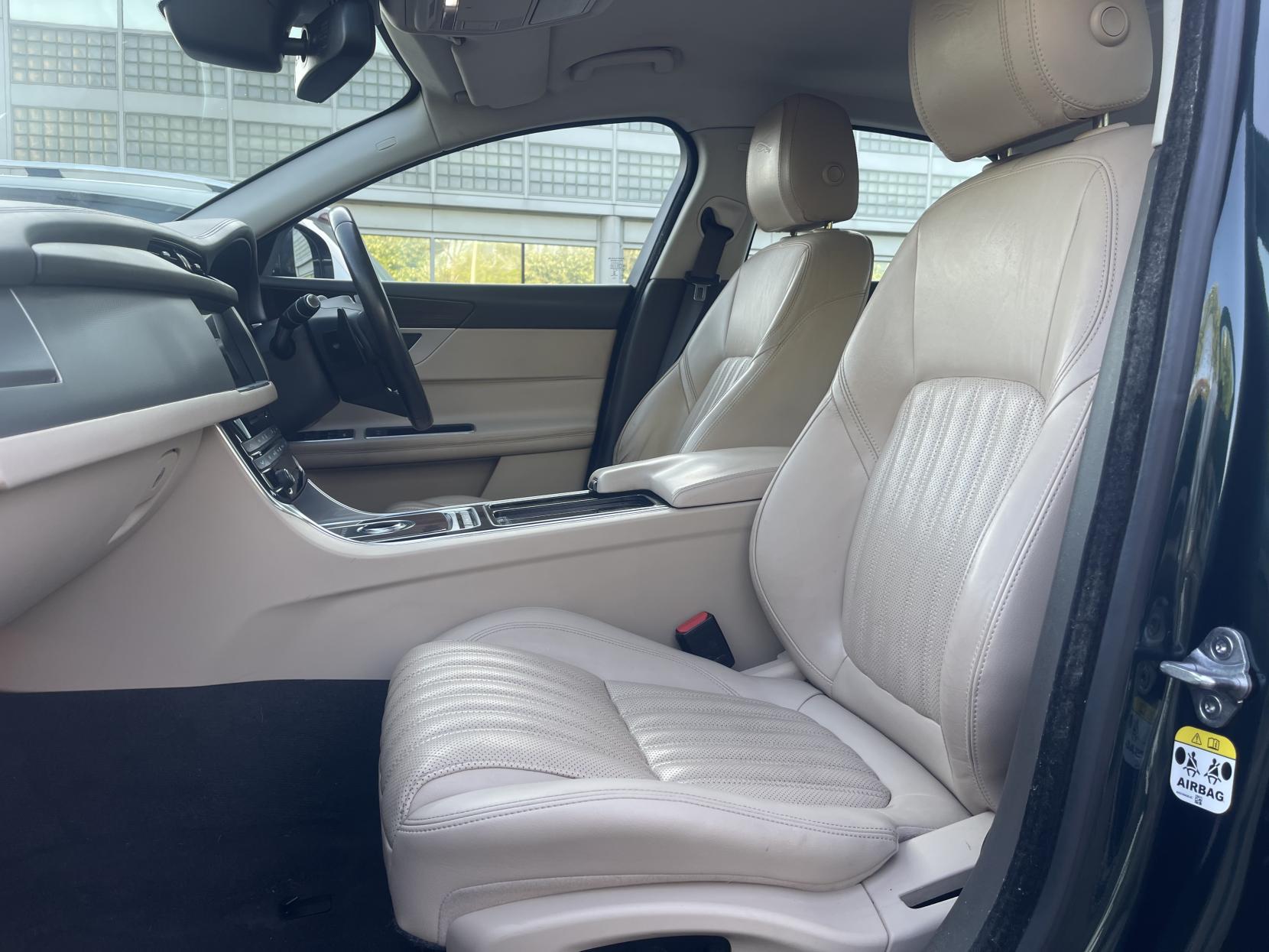Jaguar XF 2.0d Portfolio Saloon 4dr Diesel Auto Euro 6 (s/s) (180 ps)