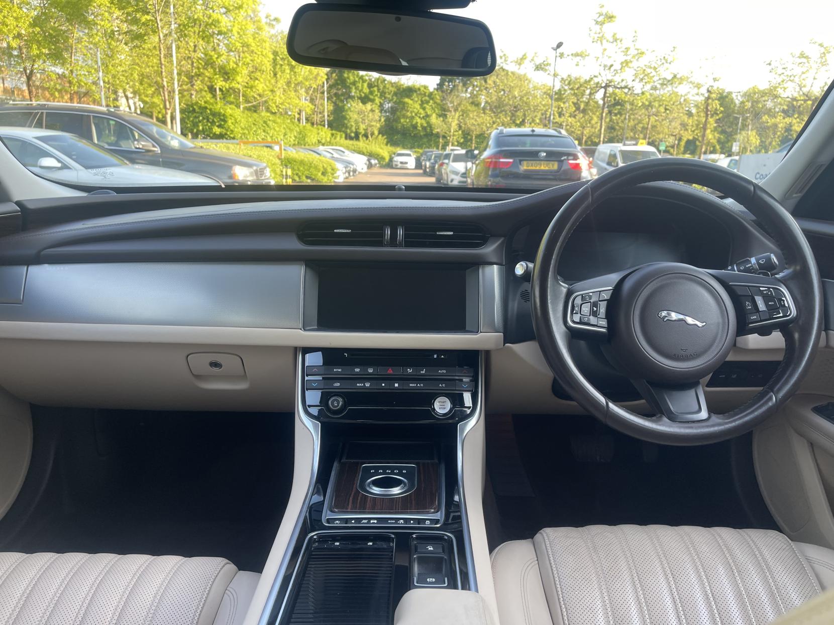 Jaguar XF 2.0d Portfolio Saloon 4dr Diesel Auto Euro 6 (s/s) (180 ps)