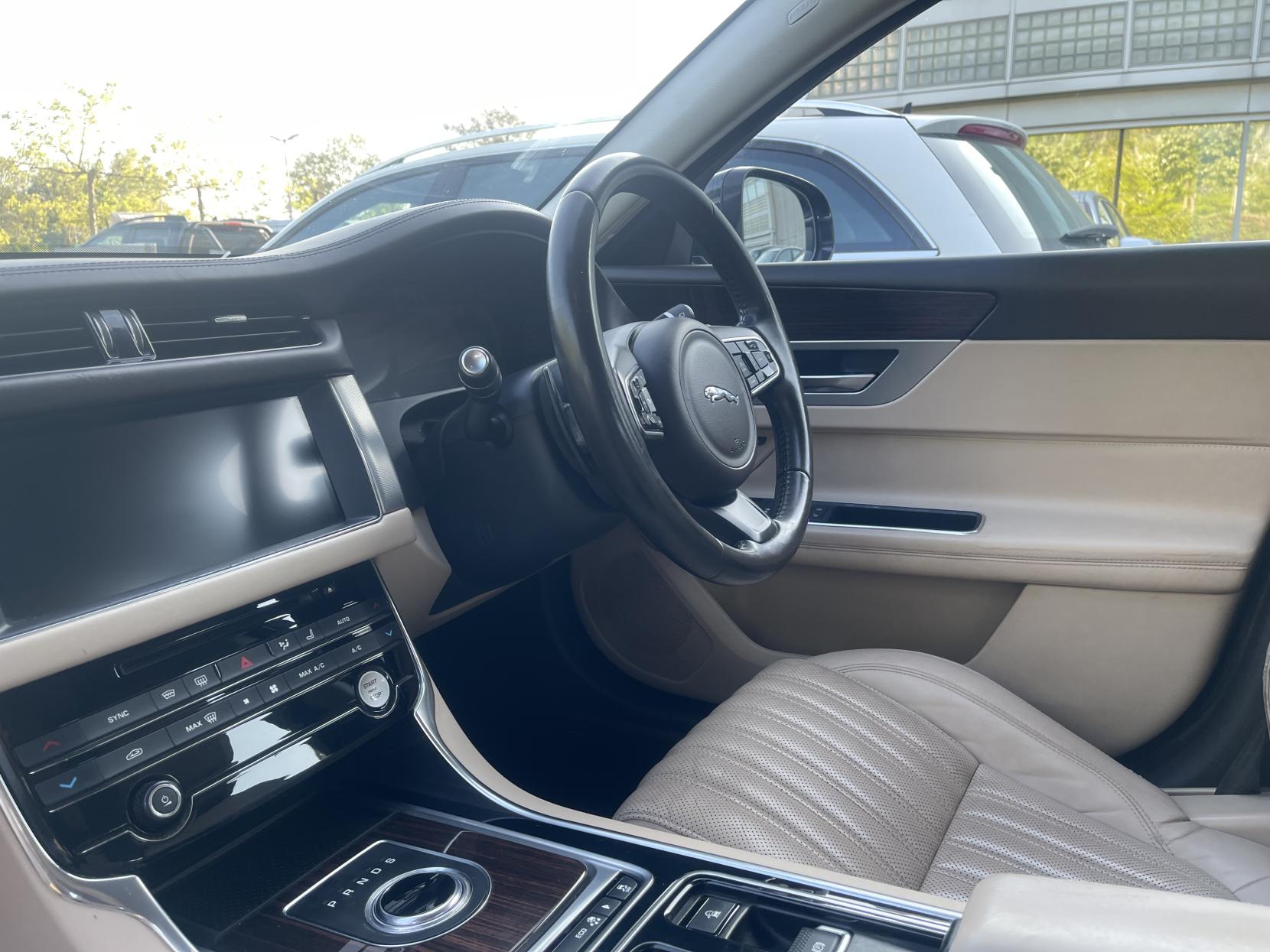 Jaguar XF 2.0d Portfolio Saloon 4dr Diesel Auto Euro 6 (s/s) (180 ps)