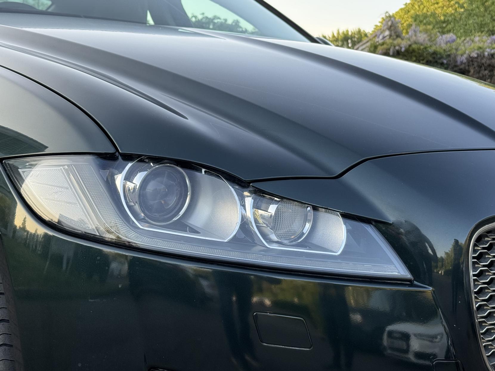 Jaguar XF 2.0d Portfolio Saloon 4dr Diesel Auto Euro 6 (s/s) (180 ps)