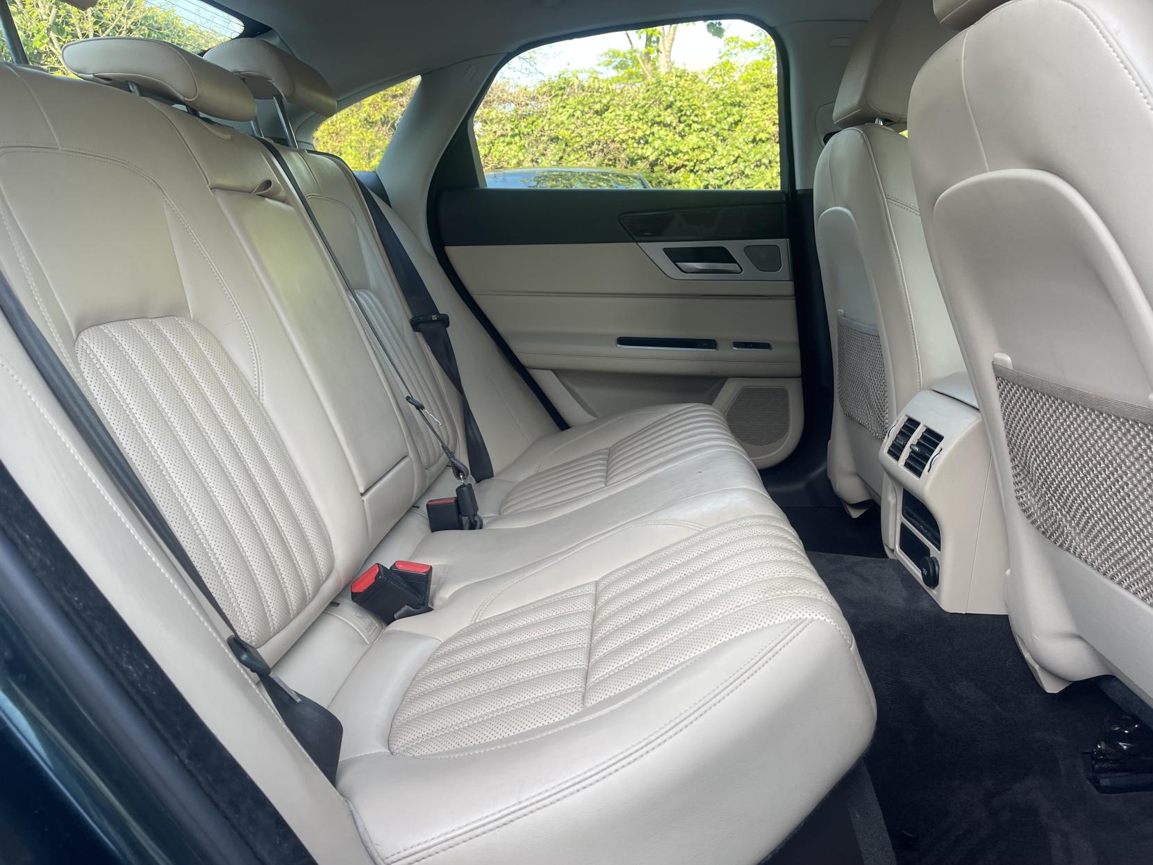 Jaguar XF 2.0d Portfolio Saloon 4dr Diesel Auto Euro 6 (s/s) (180 ps)