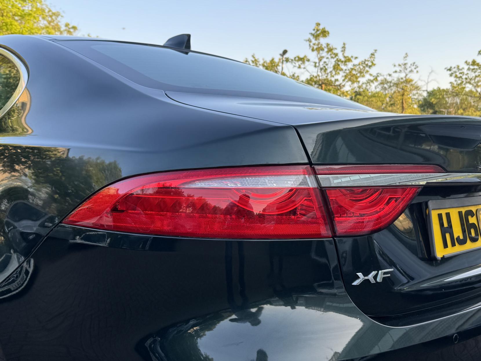Jaguar XF 2.0d Portfolio Saloon 4dr Diesel Auto Euro 6 (s/s) (180 ps)