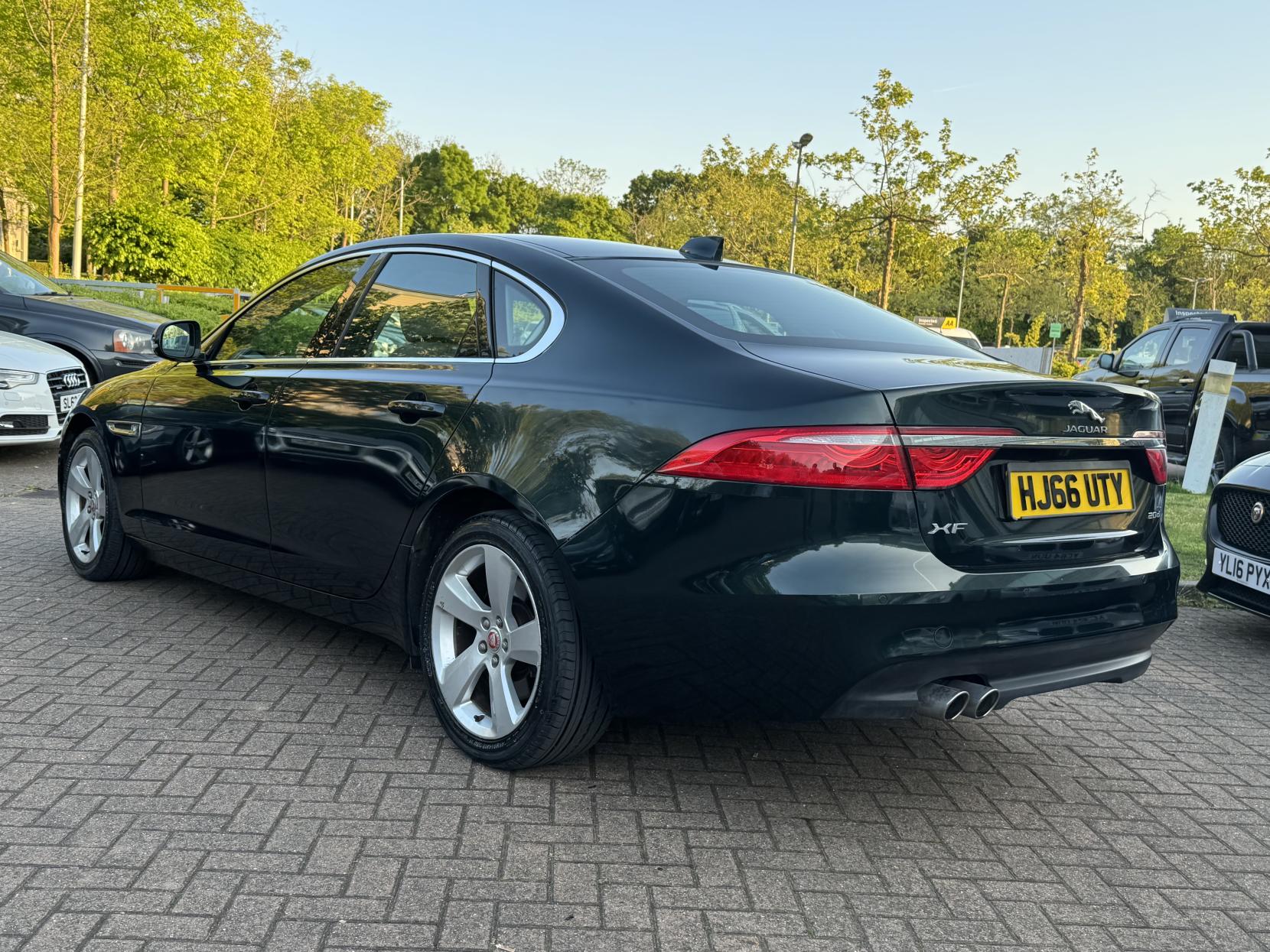 Jaguar XF 2.0d Portfolio Saloon 4dr Diesel Auto Euro 6 (s/s) (180 ps)