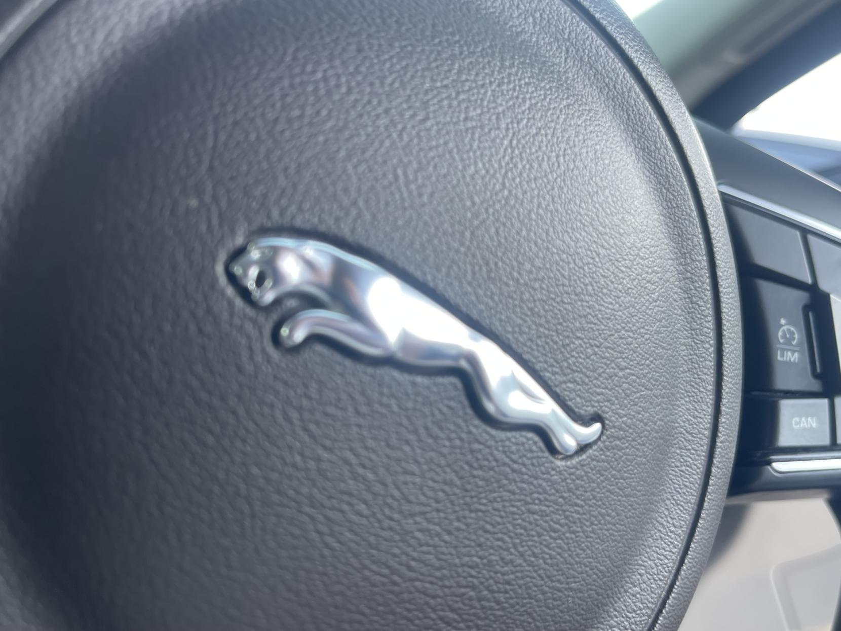 Jaguar XF 2.0d Portfolio Saloon 4dr Diesel Auto Euro 6 (s/s) (180 ps)