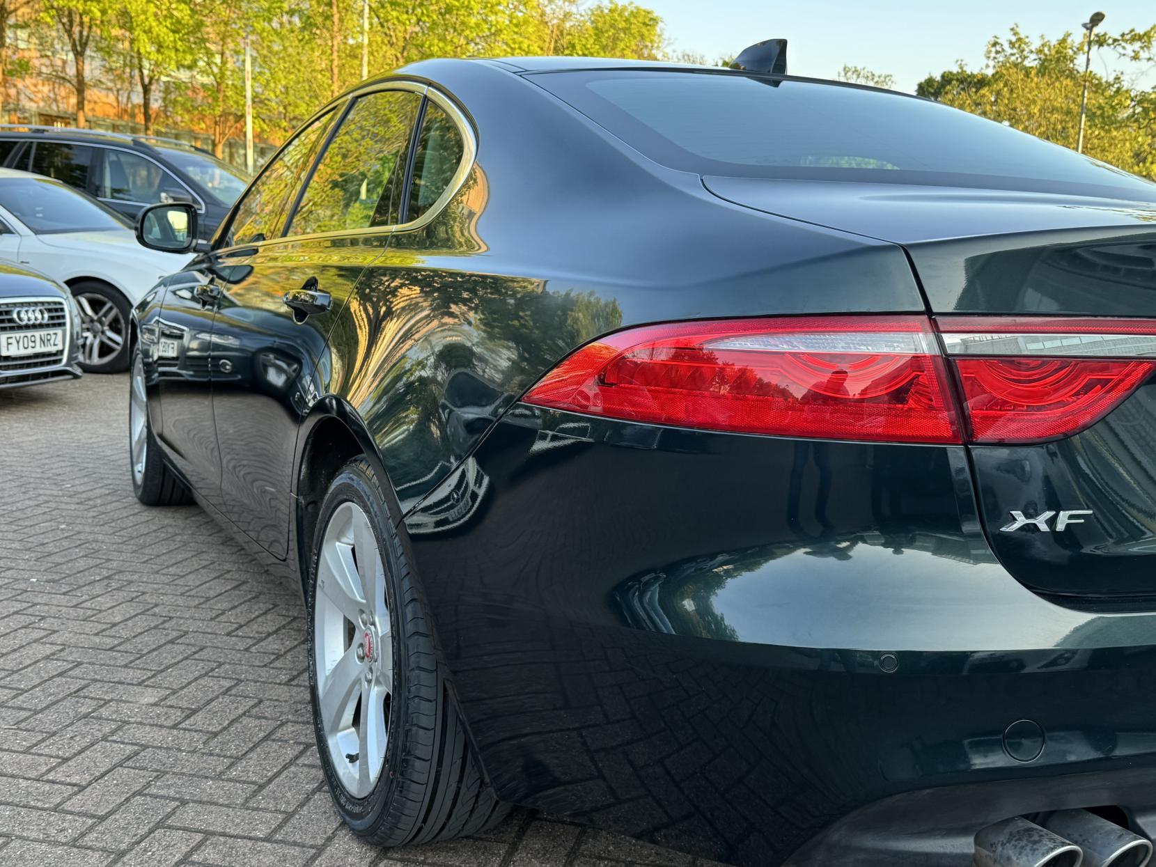 Jaguar XF 2.0d Portfolio Saloon 4dr Diesel Auto Euro 6 (s/s) (180 ps)