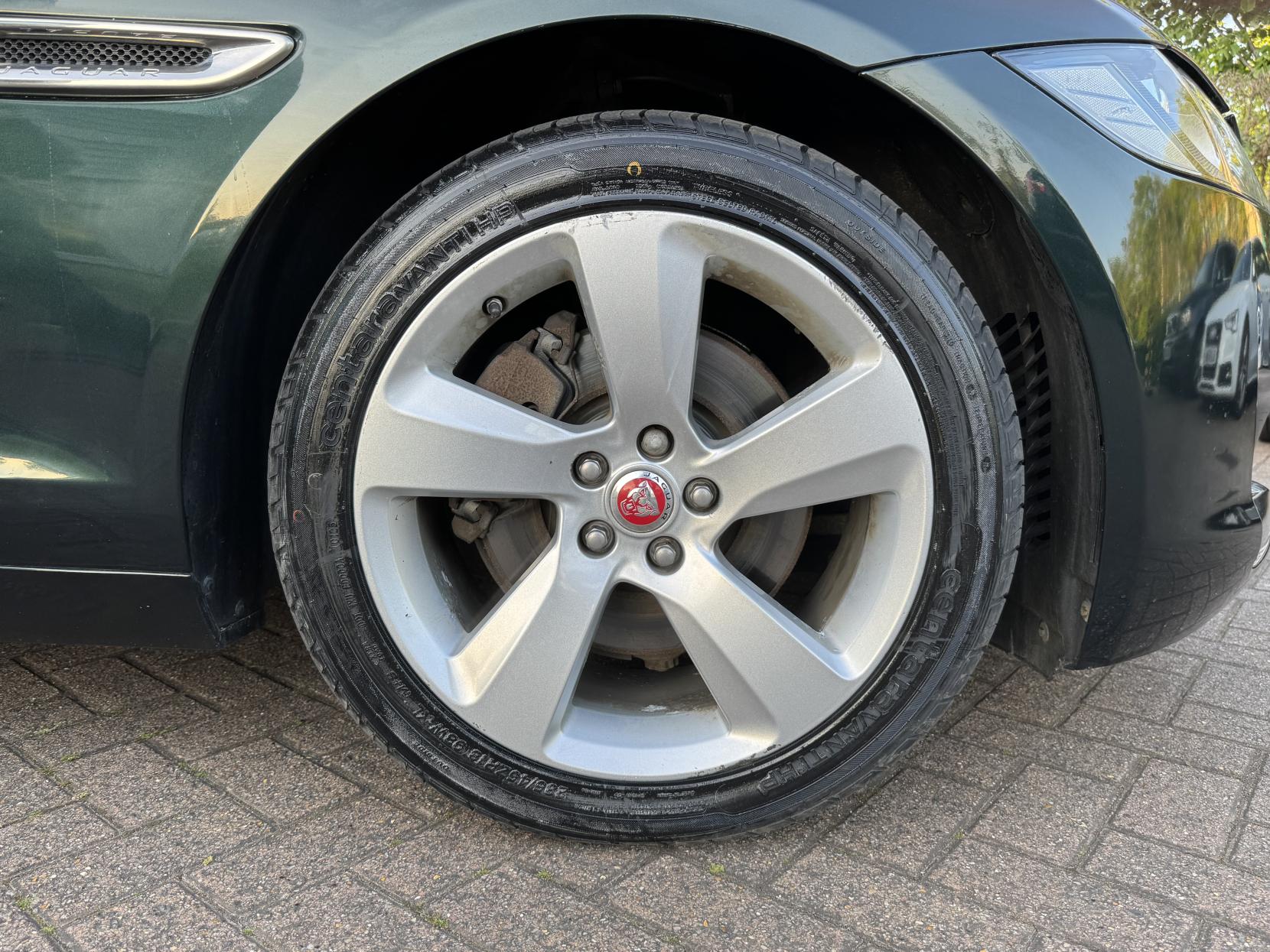 Jaguar XF 2.0d Portfolio Saloon 4dr Diesel Auto Euro 6 (s/s) (180 ps)