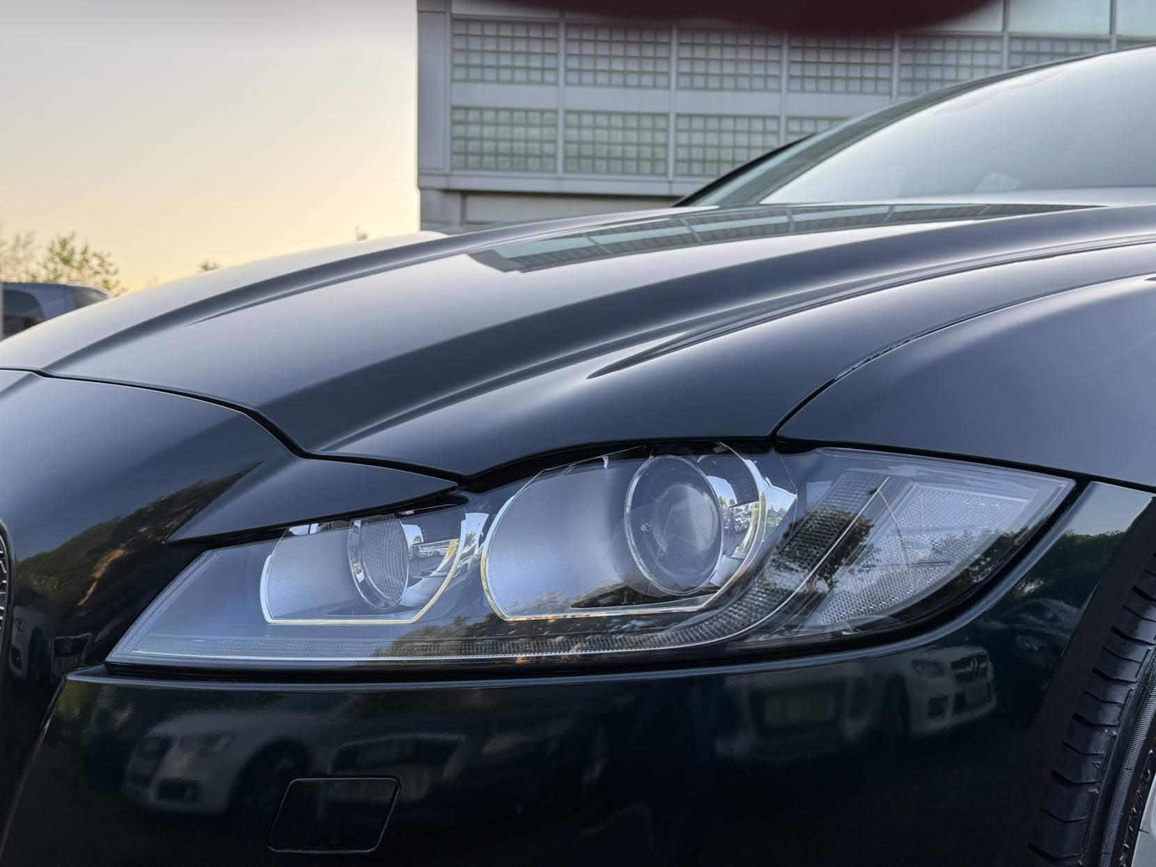 Jaguar XF 2.0d Portfolio Saloon 4dr Diesel Auto Euro 6 (s/s) (180 ps)