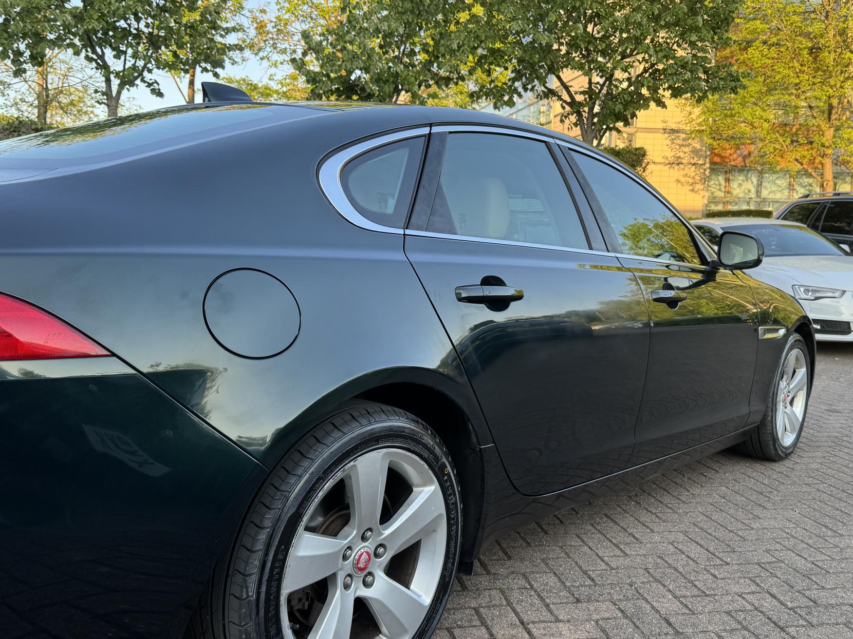 Jaguar XF 2.0d Portfolio Saloon 4dr Diesel Auto Euro 6 (s/s) (180 ps)