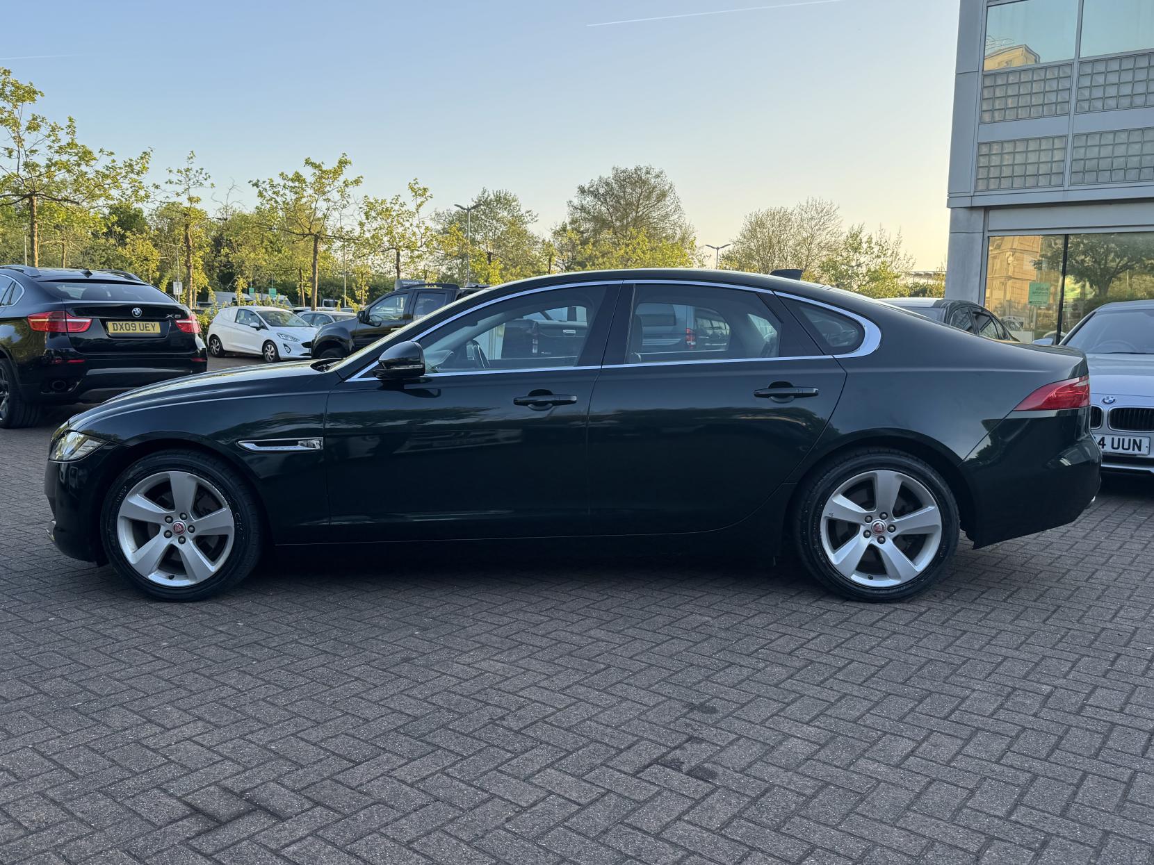 Jaguar XF 2.0d Portfolio Saloon 4dr Diesel Auto Euro 6 (s/s) (180 ps)