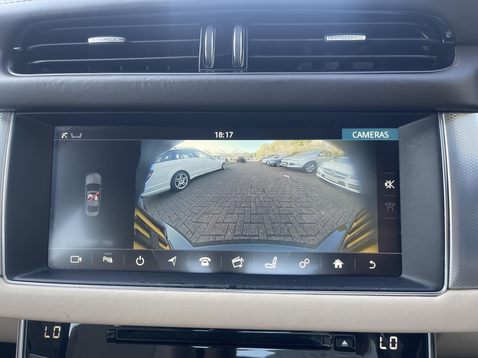 Jaguar XF 2.0d Portfolio Saloon 4dr Diesel Auto Euro 6 (s/s) (180 ps)