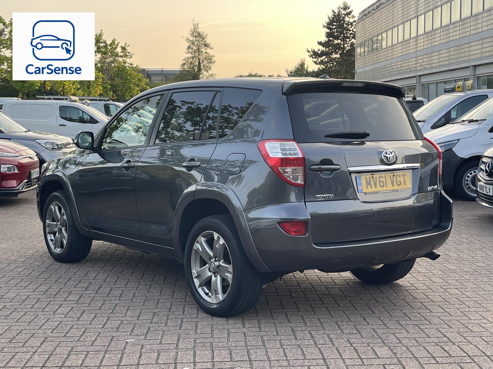 Toyota RAV4 2.2 D-CAT SR SUV 5dr Diesel Auto 4WD Euro 5 (150 ps)