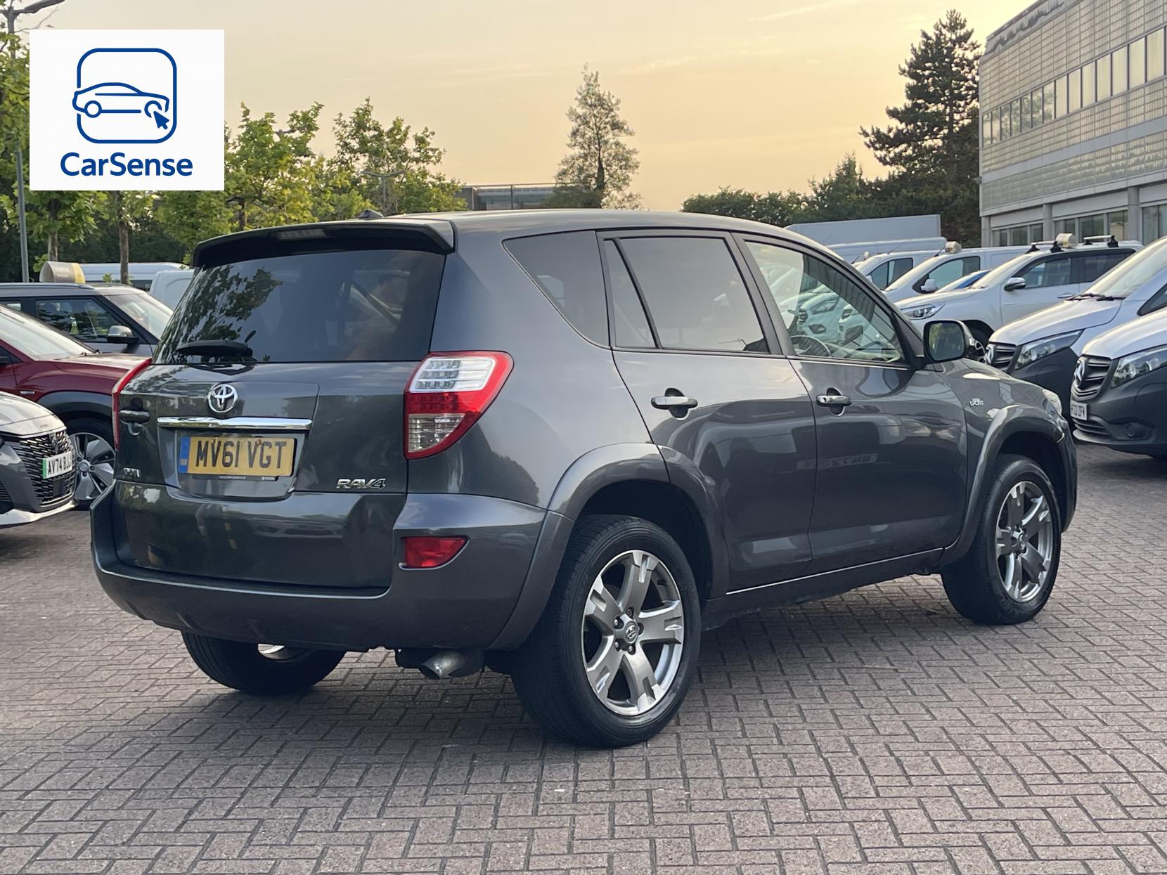 Toyota RAV4 2.2 D-CAT SR SUV 5dr Diesel Auto 4WD Euro 5 (150 ps)