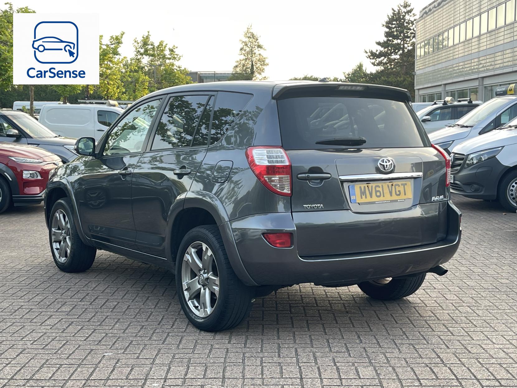 Toyota RAV4 2.2 D-CAT SR SUV 5dr Diesel Auto 4WD Euro 5 (150 ps)