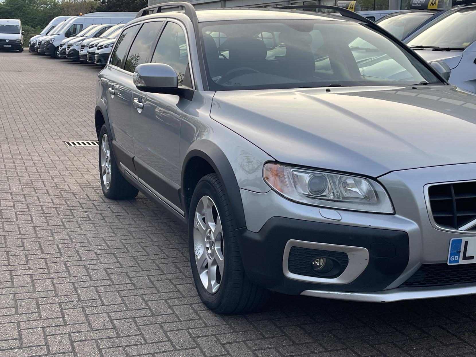 Volvo XC70 2.4 D5 SE Lux Premium Estate 5dr Diesel Geartronic AWD Euro 5 (205 ps)
