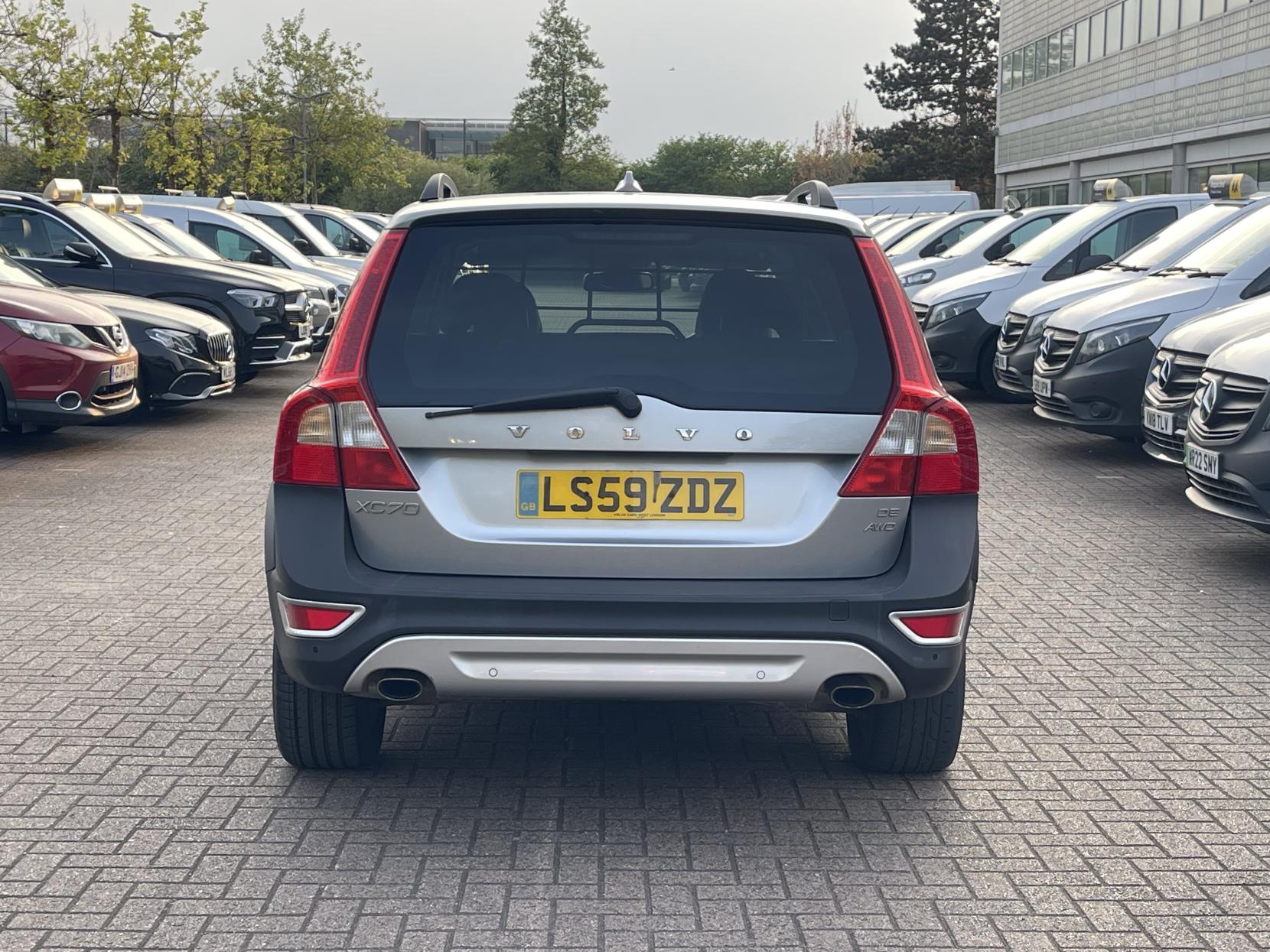 Volvo XC70 2.4 D5 SE Lux Premium Estate 5dr Diesel Geartronic AWD Euro 5 (205 ps)