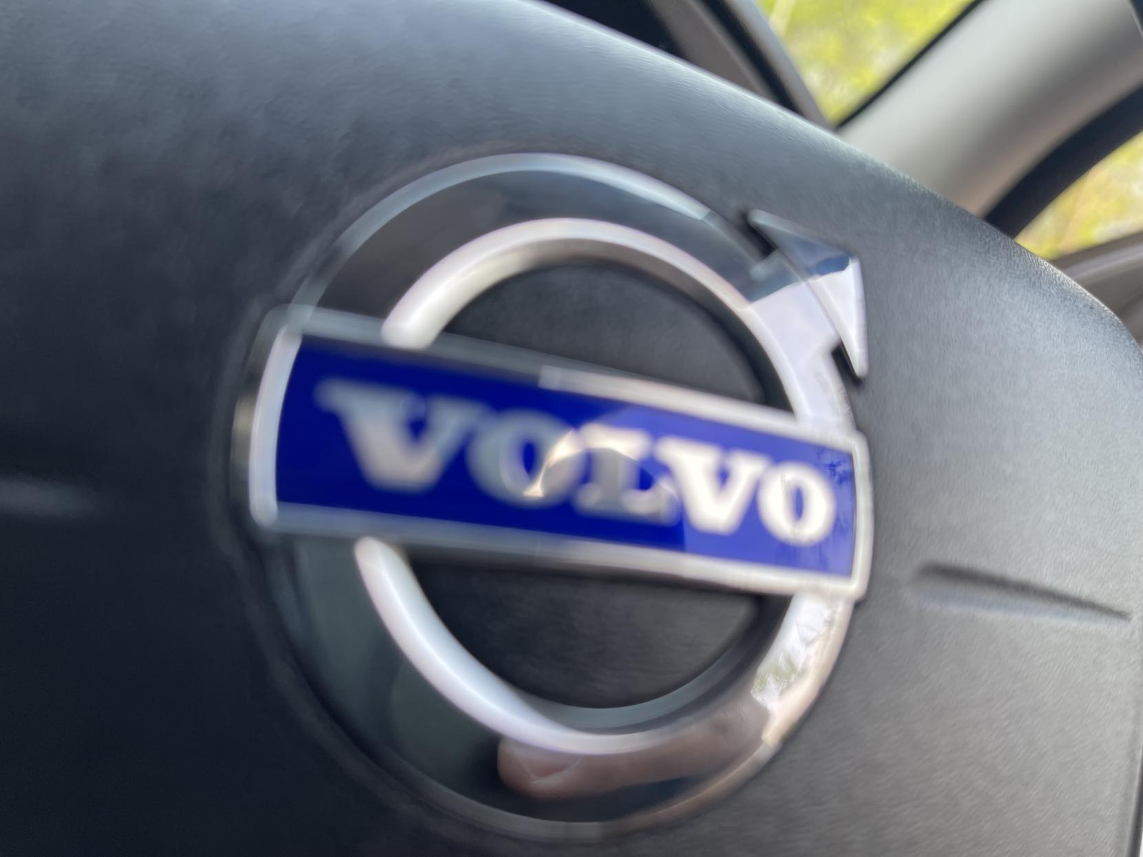 Volvo XC70 2.4 D5 SE Lux Premium Estate 5dr Diesel Geartronic AWD Euro 5 (205 ps)